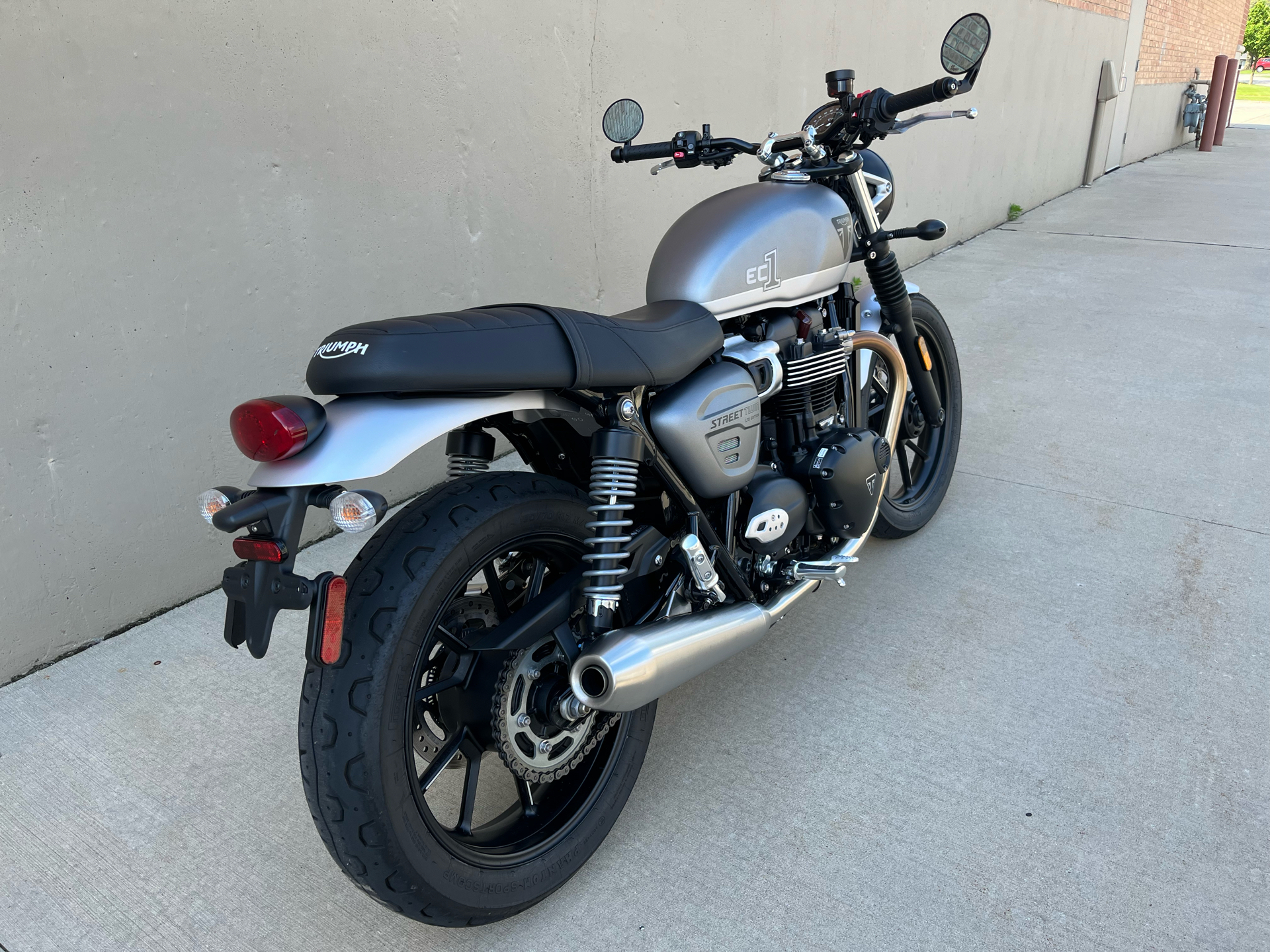 2022 Triumph Street Twin EC1 Special Edition in Roselle, Illinois - Photo 3