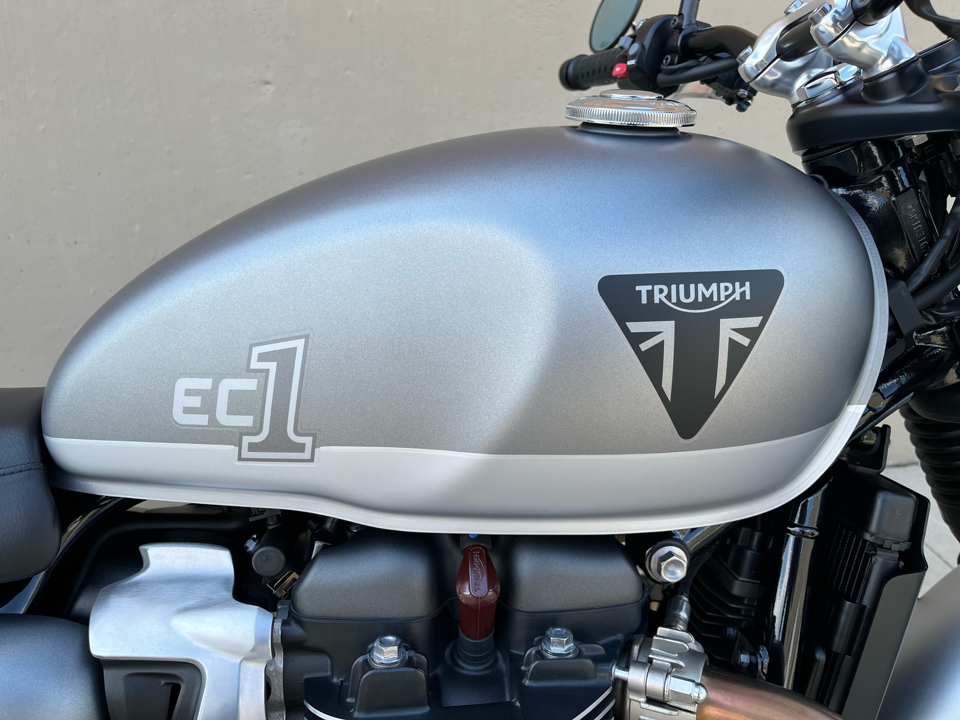 2022 Triumph Street Twin EC1 Special Edition in Roselle, Illinois - Photo 6