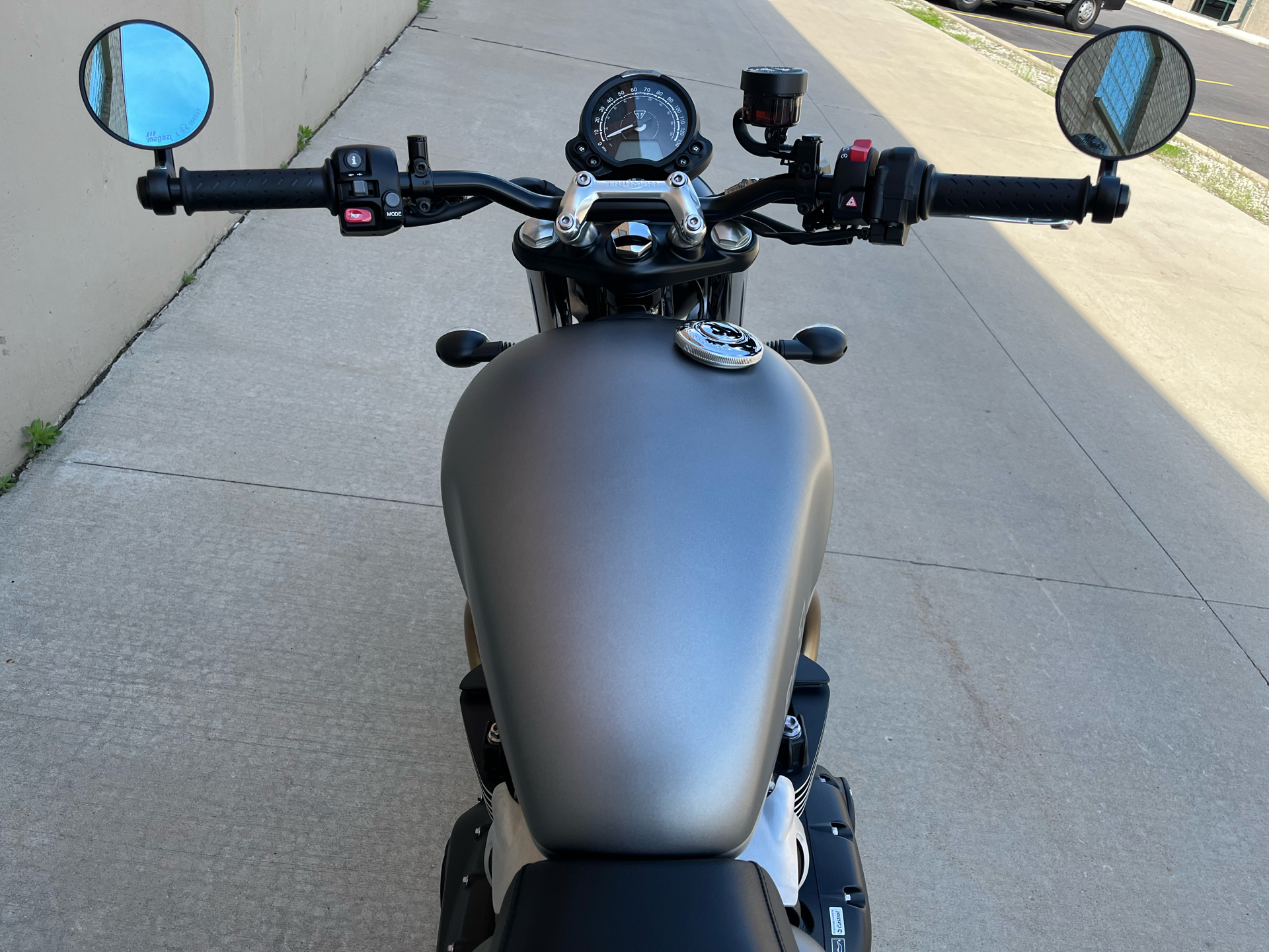 2022 Triumph Street Twin EC1 Special Edition in Roselle, Illinois - Photo 10