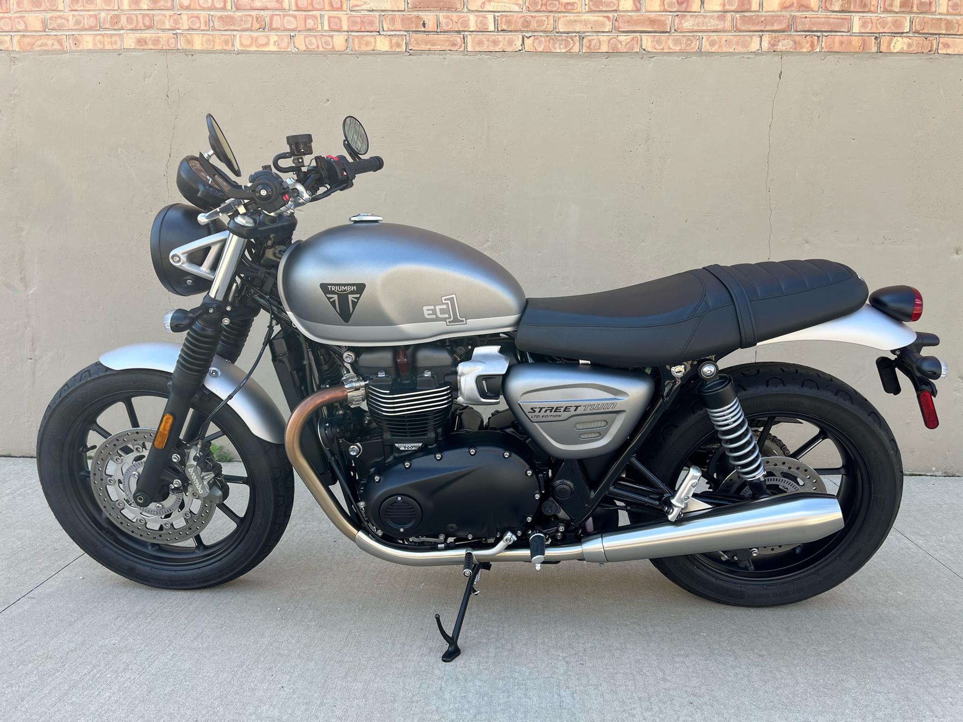 2022 Triumph Street Twin EC1 Special Edition in Roselle, Illinois - Photo 11