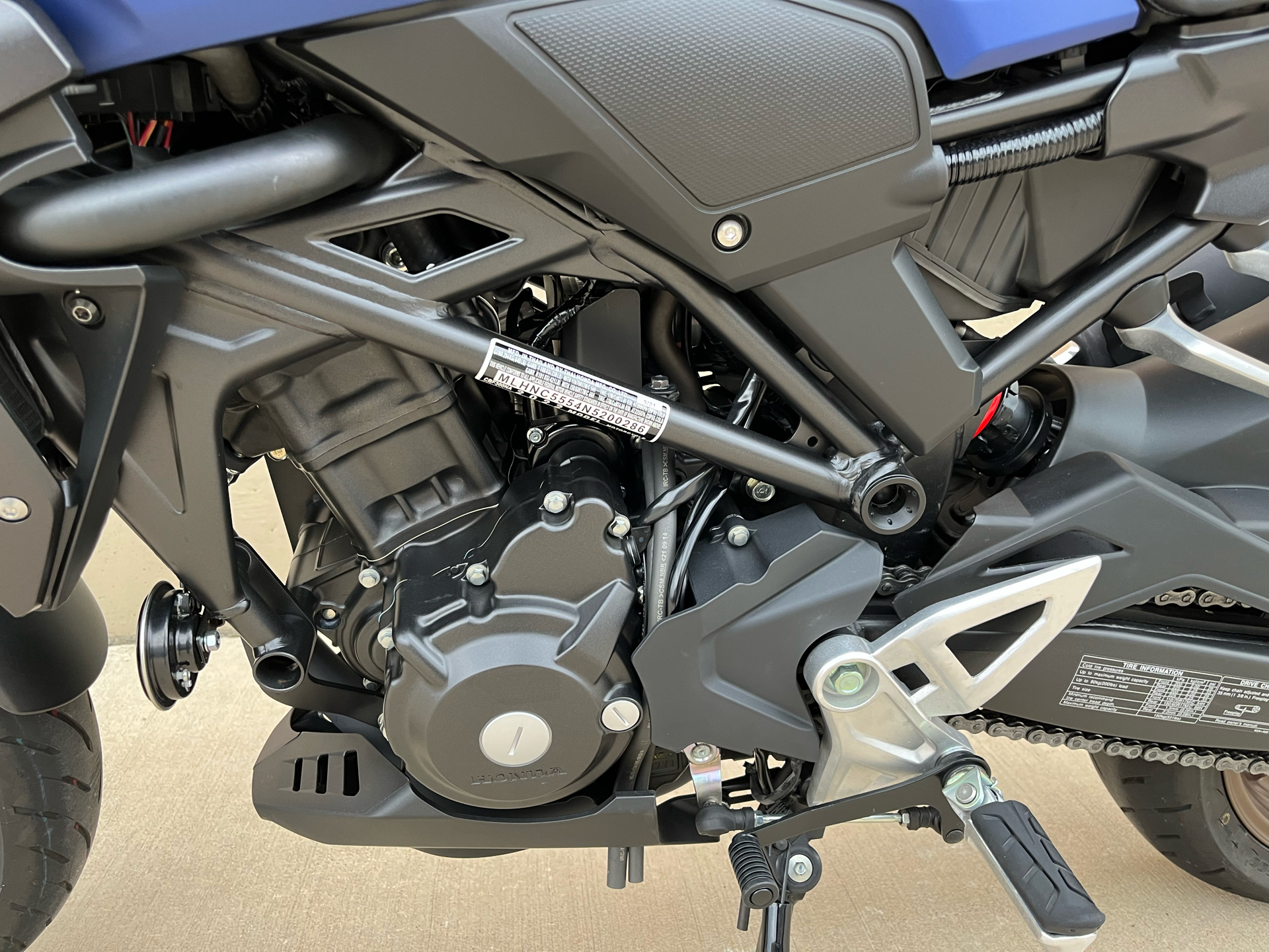 2022 Honda CB300R ABS in Roselle, Illinois - Photo 21