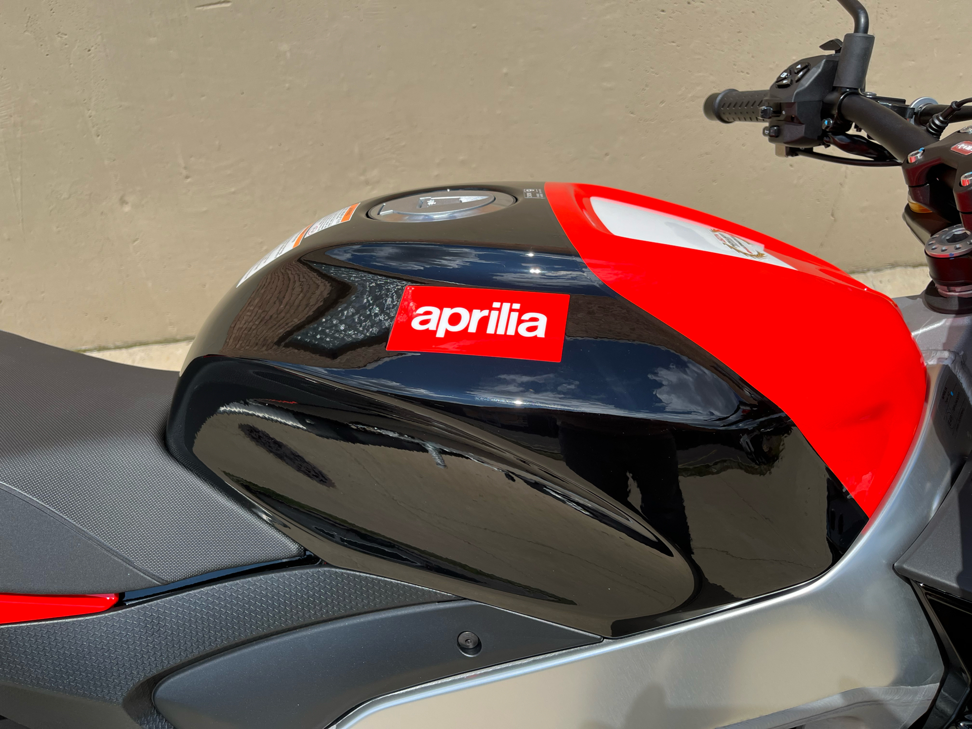 2024 Aprilia Tuono V4 Factory 1100 in Roselle, Illinois - Photo 9