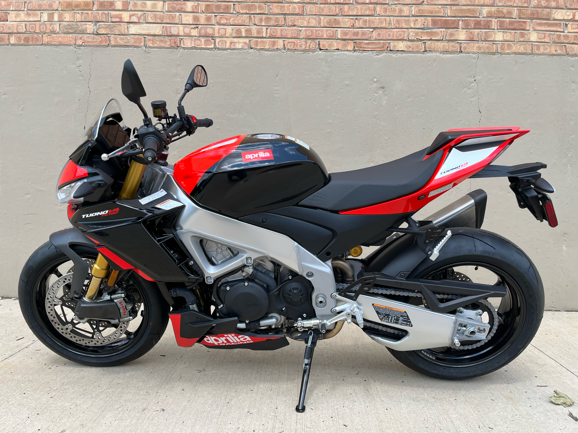 2024 Aprilia Tuono V4 Factory 1100 in Roselle, Illinois - Photo 18