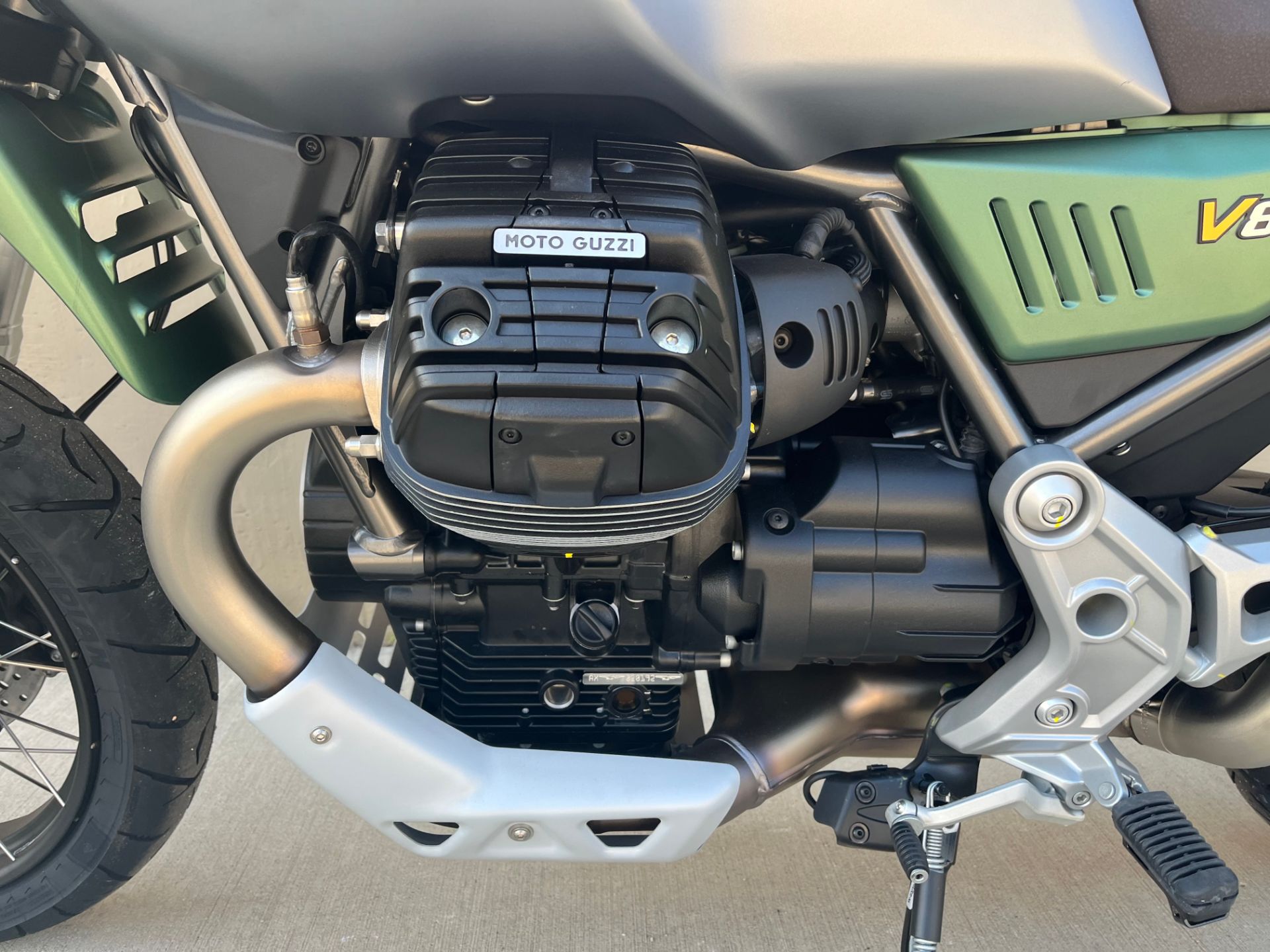 2022 Moto Guzzi V85 TT Centenario E5 in Roselle, Illinois - Photo 7