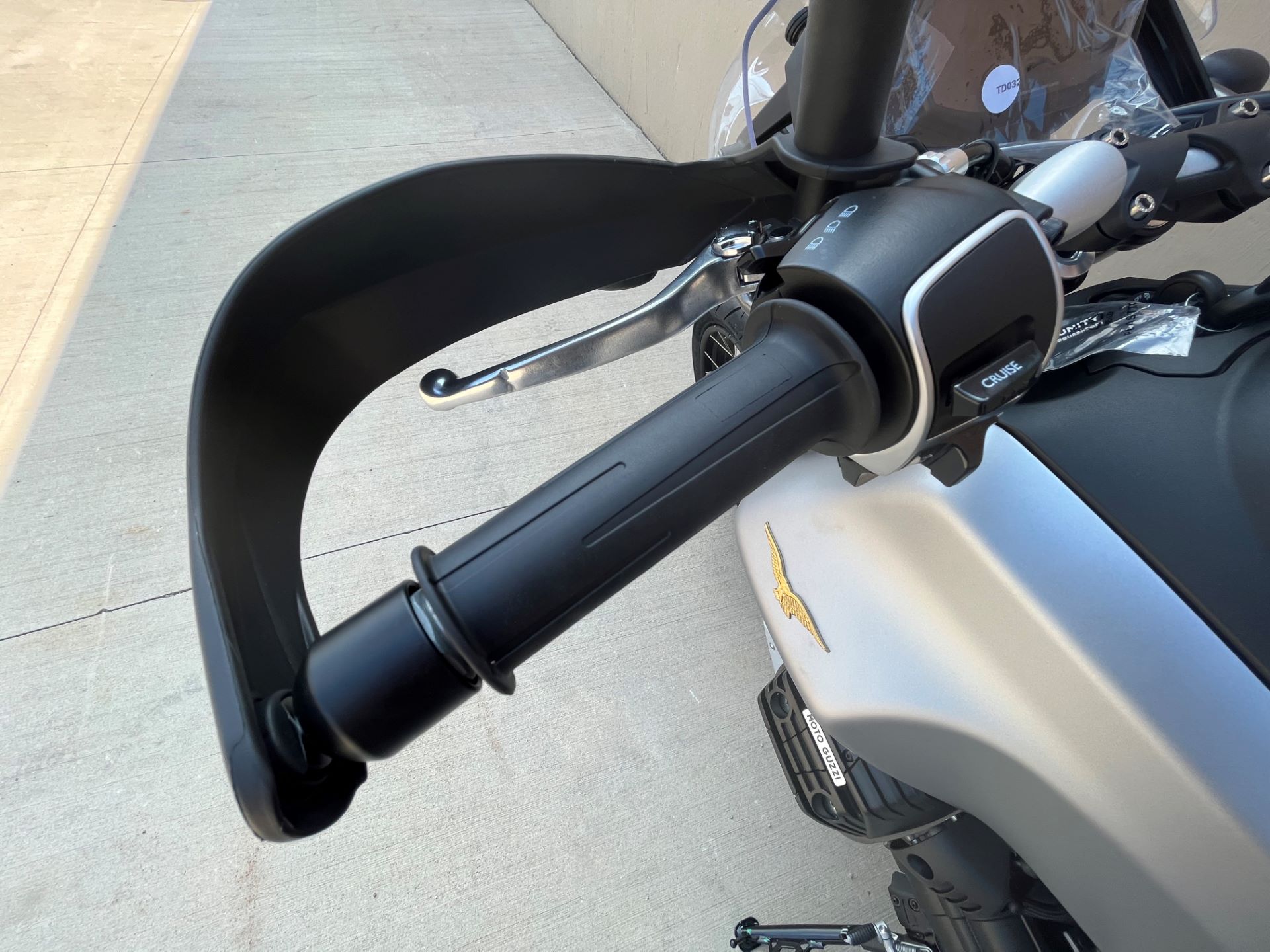 2022 Moto Guzzi V85 TT Centenario E5 in Roselle, Illinois - Photo 6