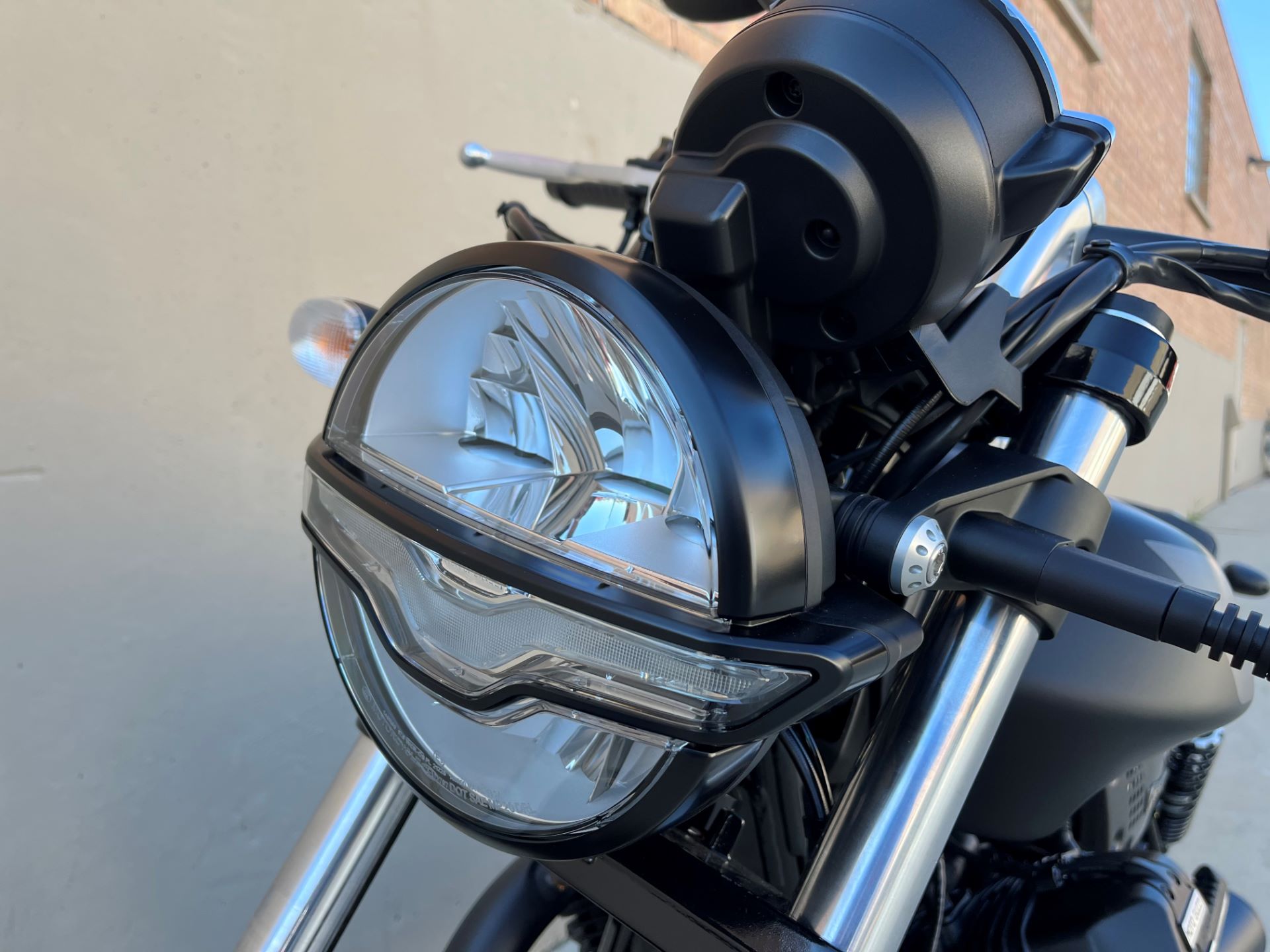 2022 Moto Guzzi V9 Bobber E5 in Roselle, Illinois - Photo 13
