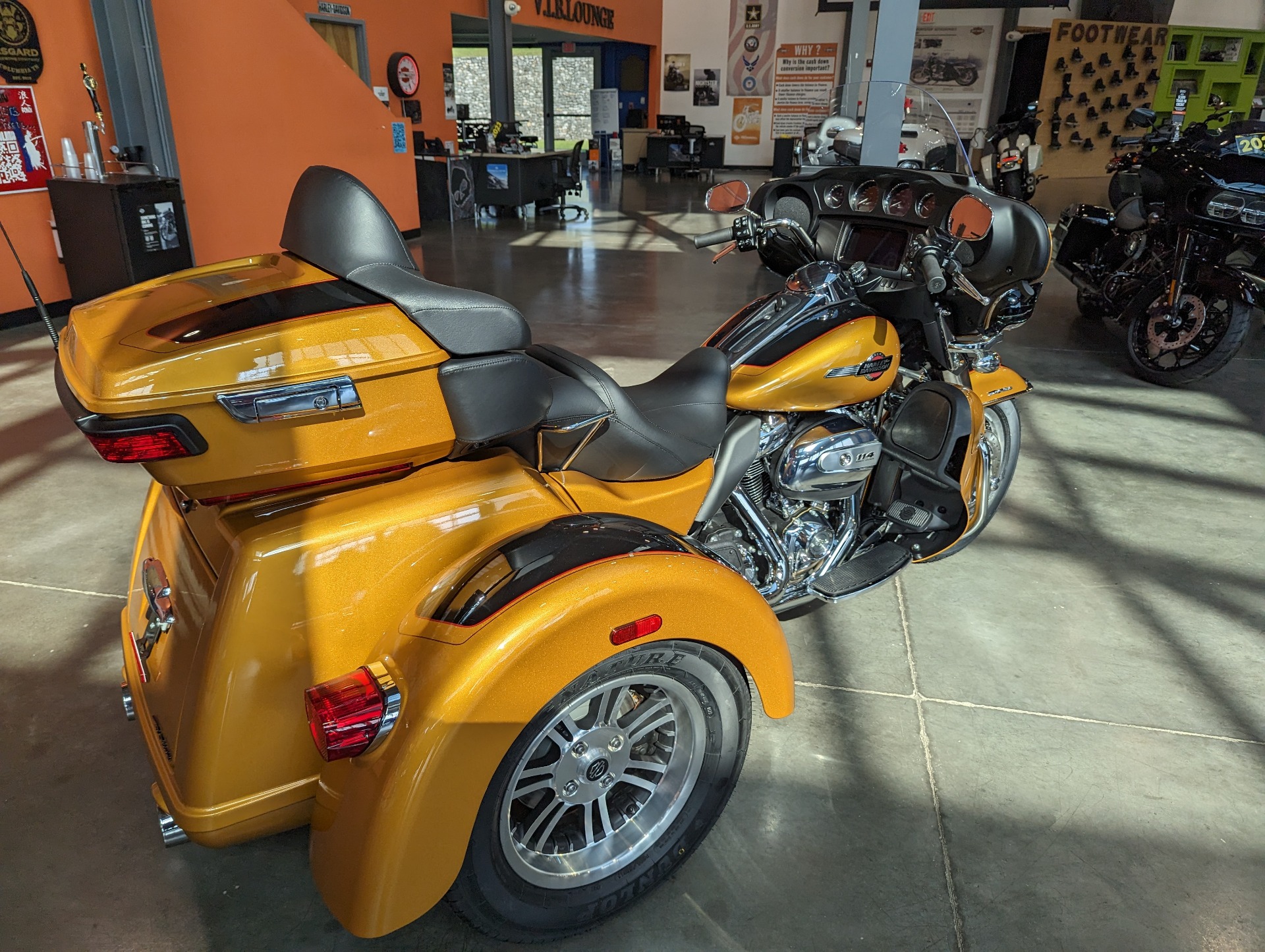 2023 Harley-Davidson Tri Glide® Ultra in Columbia, Tennessee - Photo 2