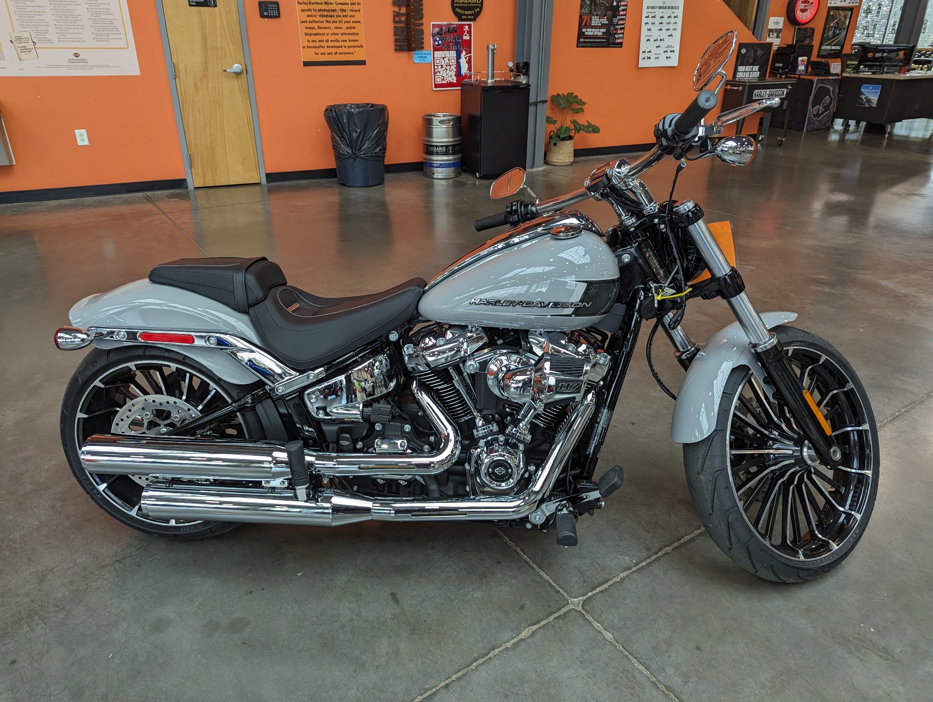 2024 Harley-Davidson Breakout® in Columbia, Tennessee - Photo 2