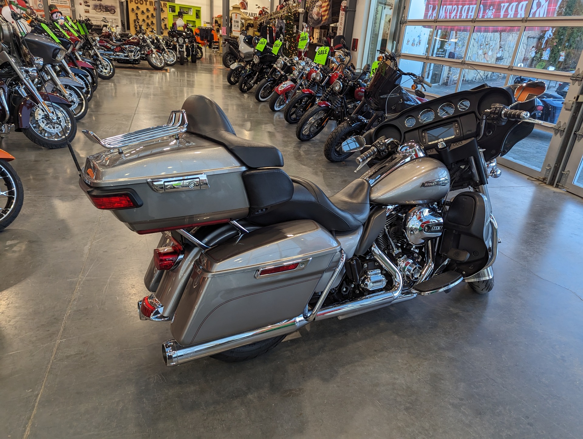 2016 Harley-Davidson Electra Glide® Ultra Classic® Low in Columbia, Tennessee - Photo 2