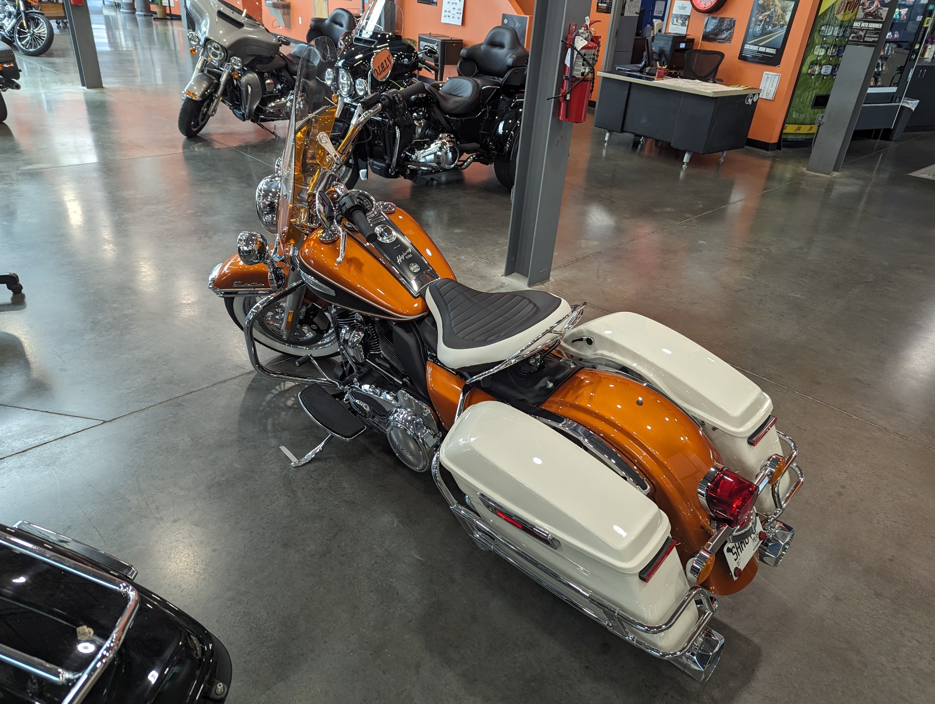 2023 Harley-Davidson FLHTC in Columbia, Tennessee - Photo 5