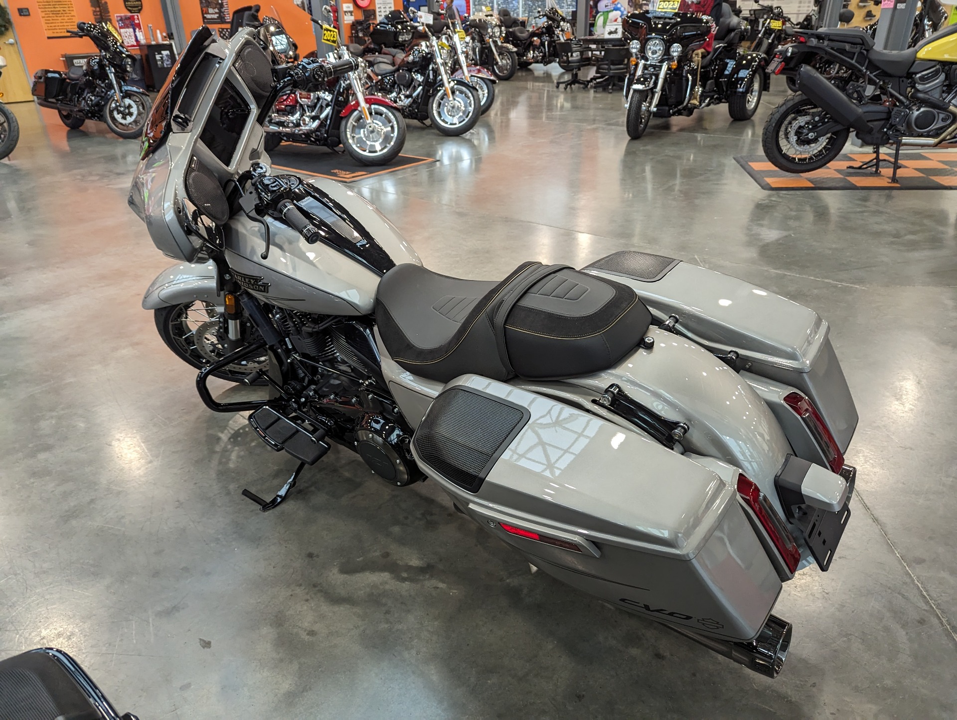 2023 Harley-Davidson CVO™ Street Glide® in Columbia, Tennessee - Photo 5