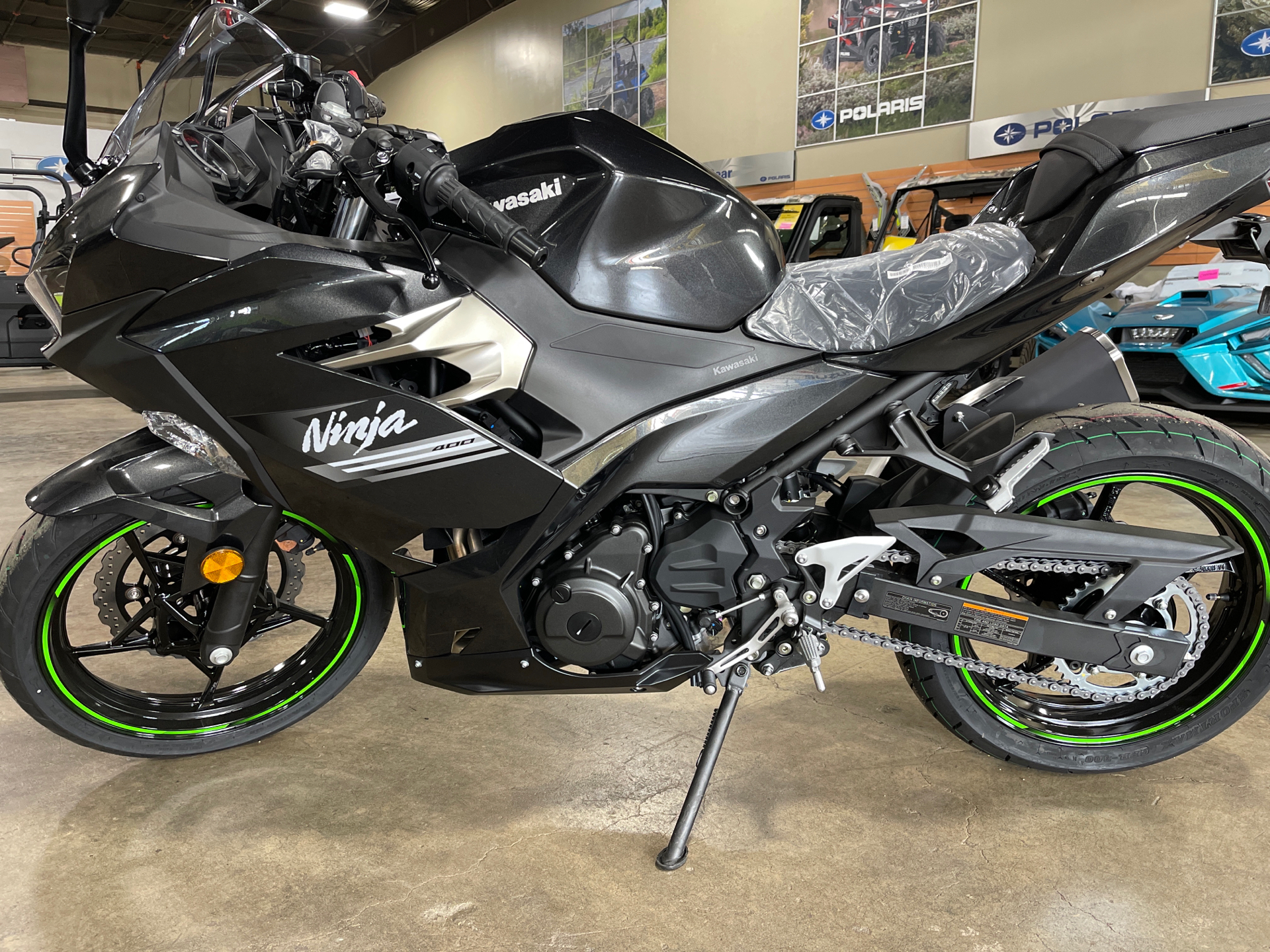 2022 Kawasaki Ninja 400 in Woodstock, Illinois - Photo 1