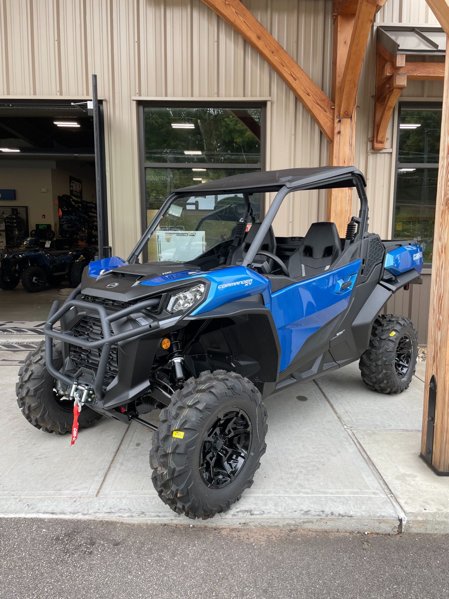 2023 Can-Am Commander XT 700 in Vernon, Connecticut - Photo 3