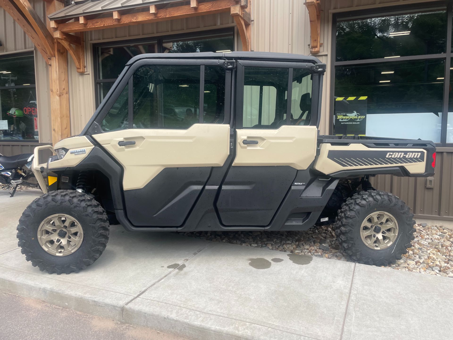 2024 Can-Am Defender MAX Limited HD10 in Vernon, Connecticut - Photo 3