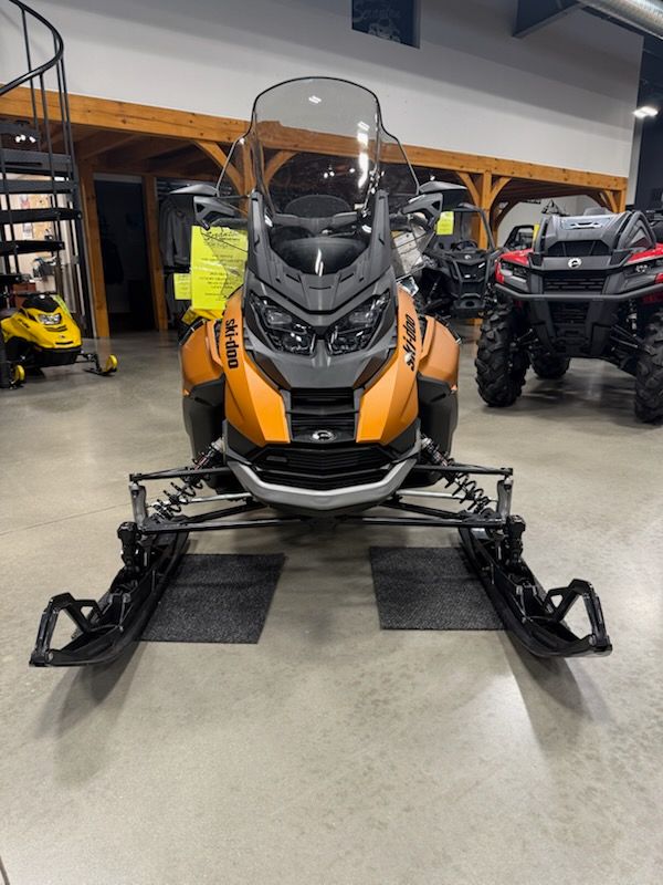 2025 Ski-Doo Grand Touring LE w/ Platinum Package 900 ACE Turbo R ES Silent Ice Track II 1.25 w/ 10.25 in. Touchscreen in Vernon, Connecticut - Photo 5