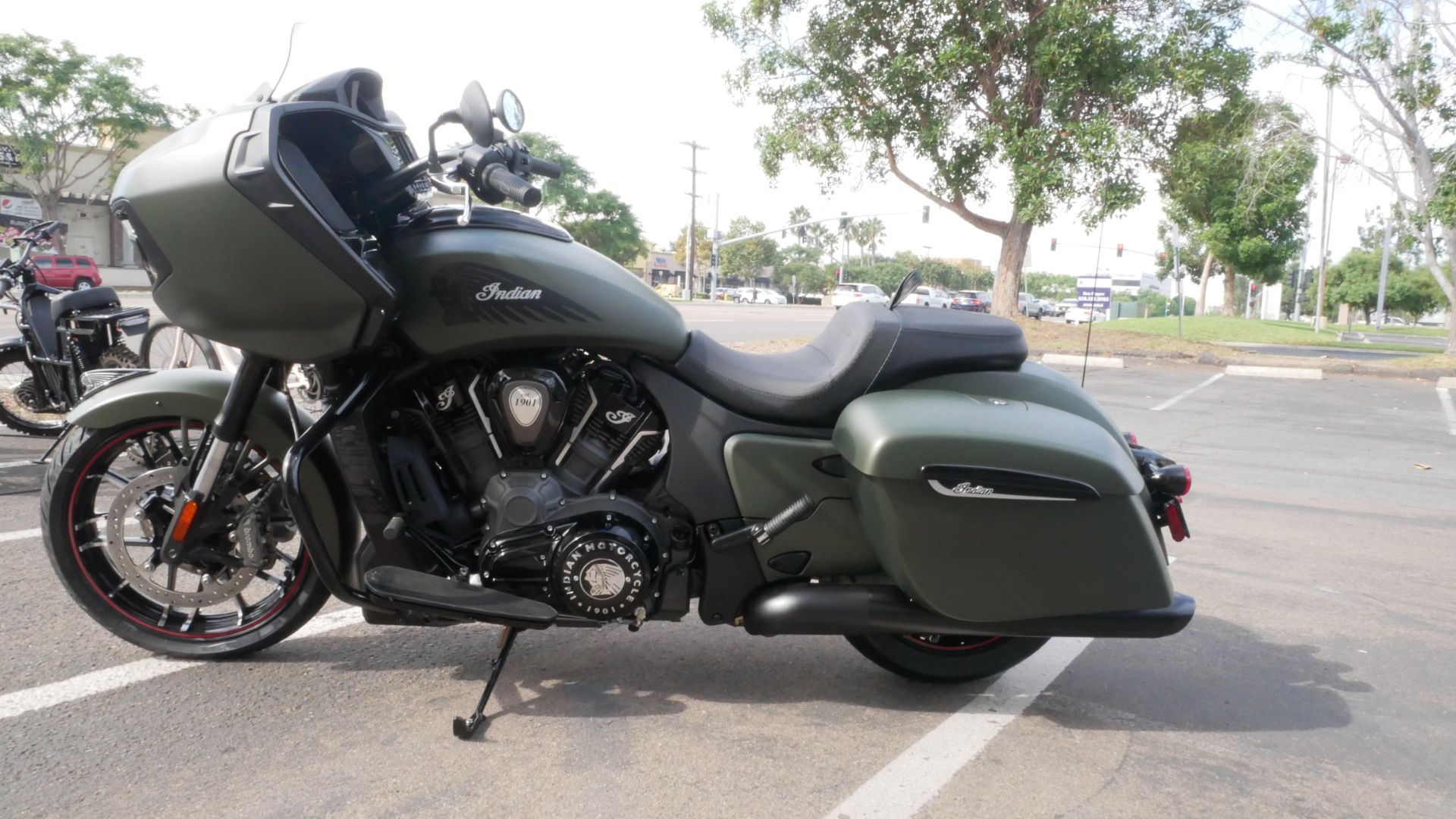2023 Indian Motorcycle Challenger® Dark Horse® Icon in San Diego, California - Photo 5