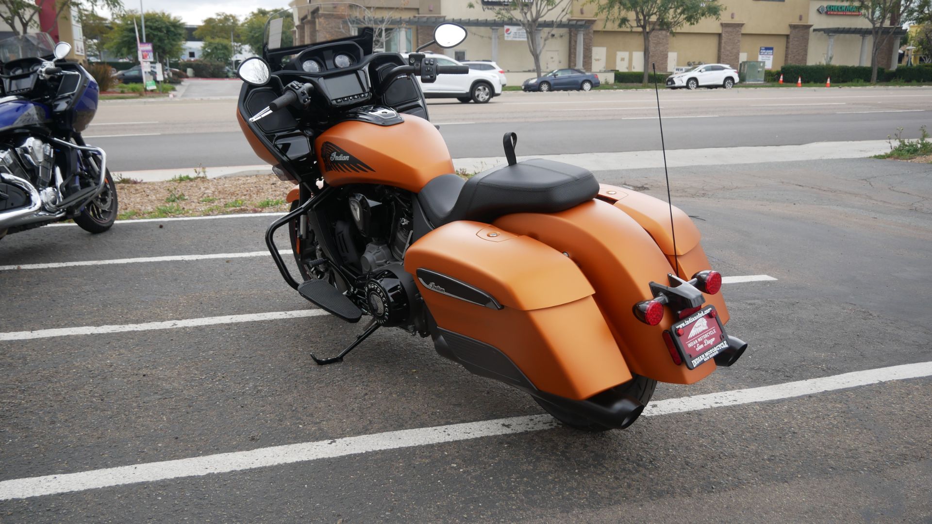 2022 Indian Motorcycle Challenger® Dark Horse® Icon in San Diego, California - Photo 6