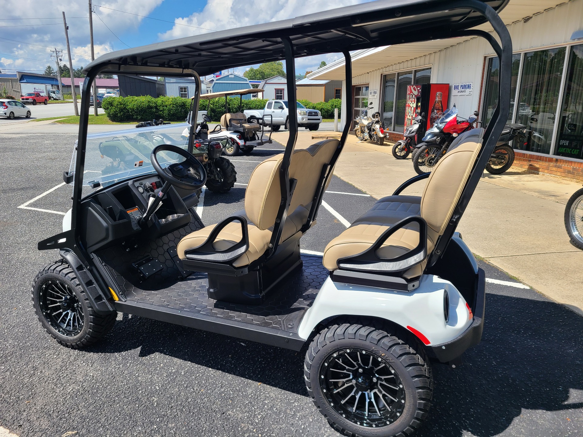 2023 E-Z-GO Liberty ELiTE 2.2 Single Pack with Light World Charger in Hendersonville, North Carolina - Photo 5