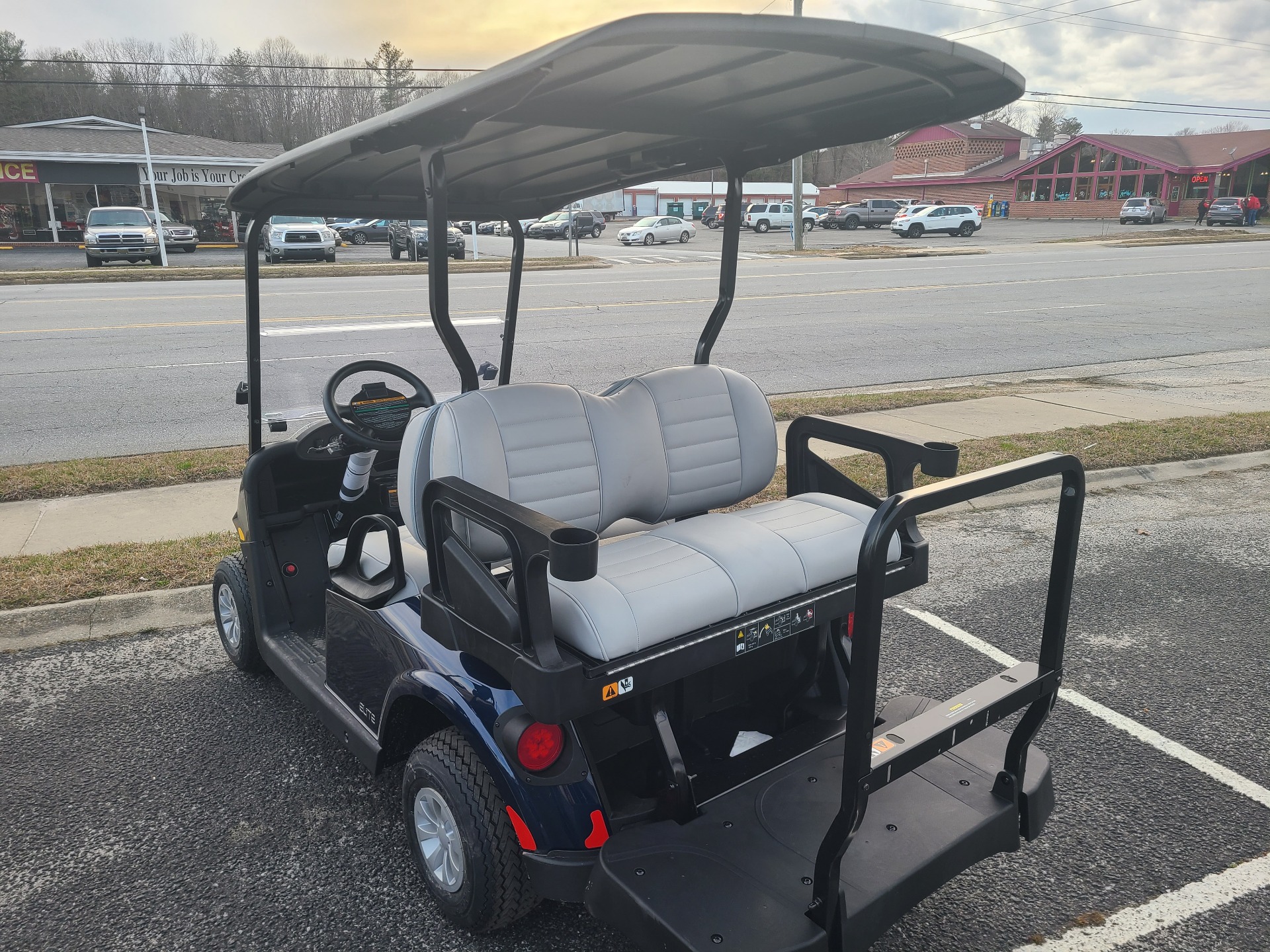 2023 E-Z-GO Freedom RXV 2+2 ELiTE 2.2 Single Pack with Light World Charger in Hendersonville, North Carolina - Photo 4