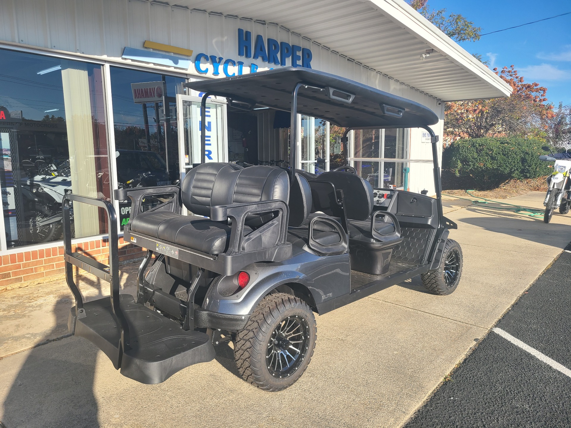 2023 E-Z-GO Express L6 ELiTE 4.2 Twin Pack with World Charger in Hendersonville, North Carolina - Photo 2