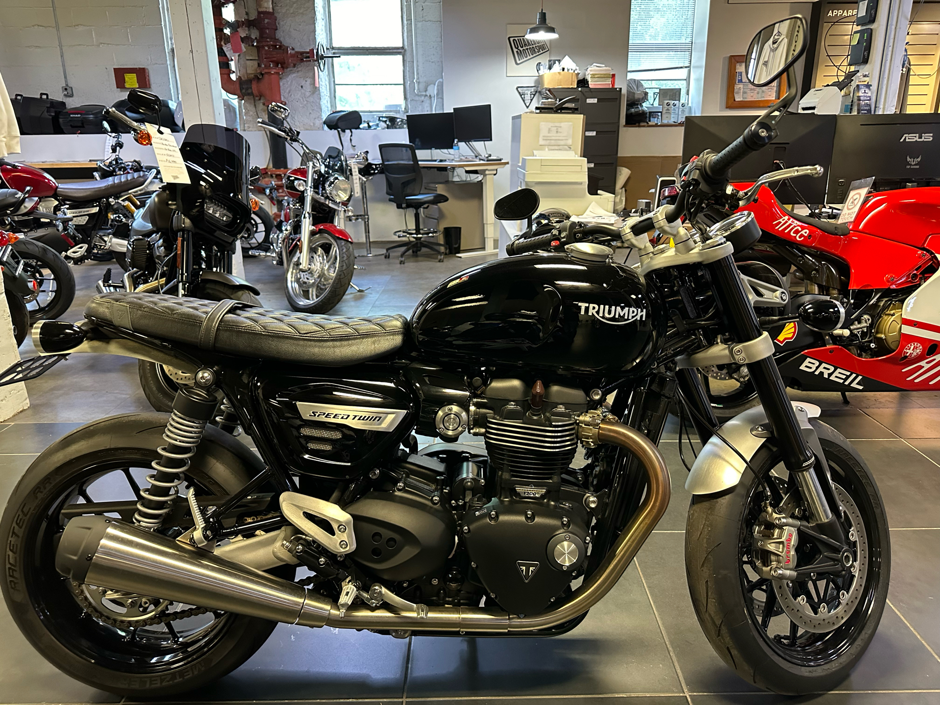 2023 Triumph Speed Twin 1200 in Philadelphia, Pennsylvania - Photo 4