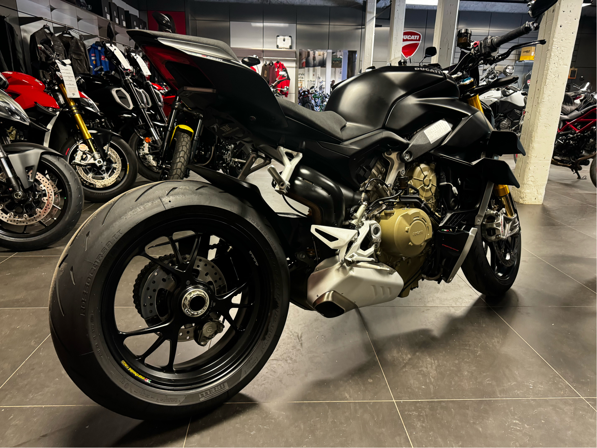 2022 Ducati Streetfighter V4 S in Philadelphia, Pennsylvania - Photo 3