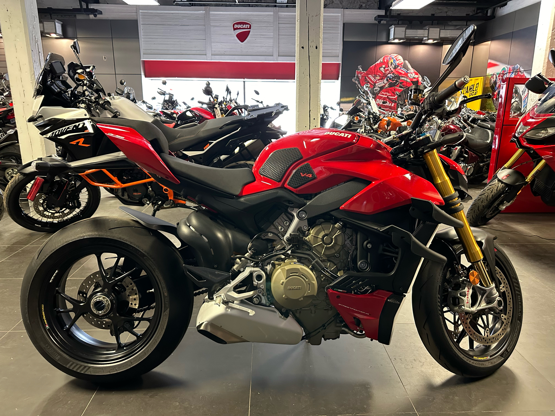2022 Ducati Streetfighter V4 S in Philadelphia, Pennsylvania - Photo 4