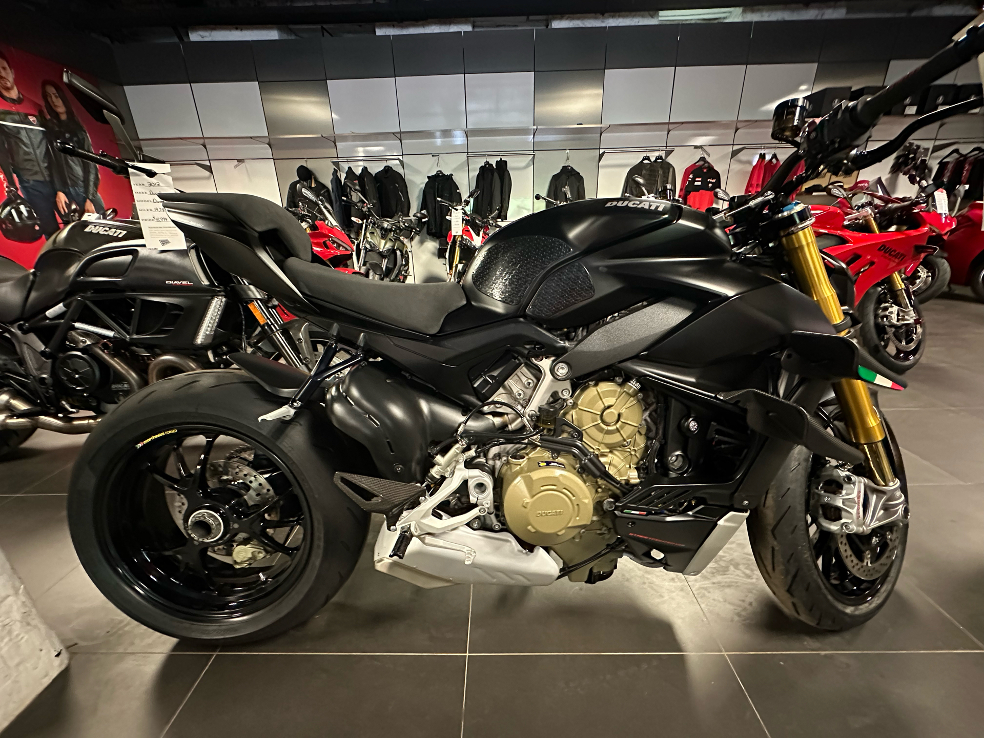 2021 Ducati Streetfighter V4 S in Philadelphia, Pennsylvania - Photo 4