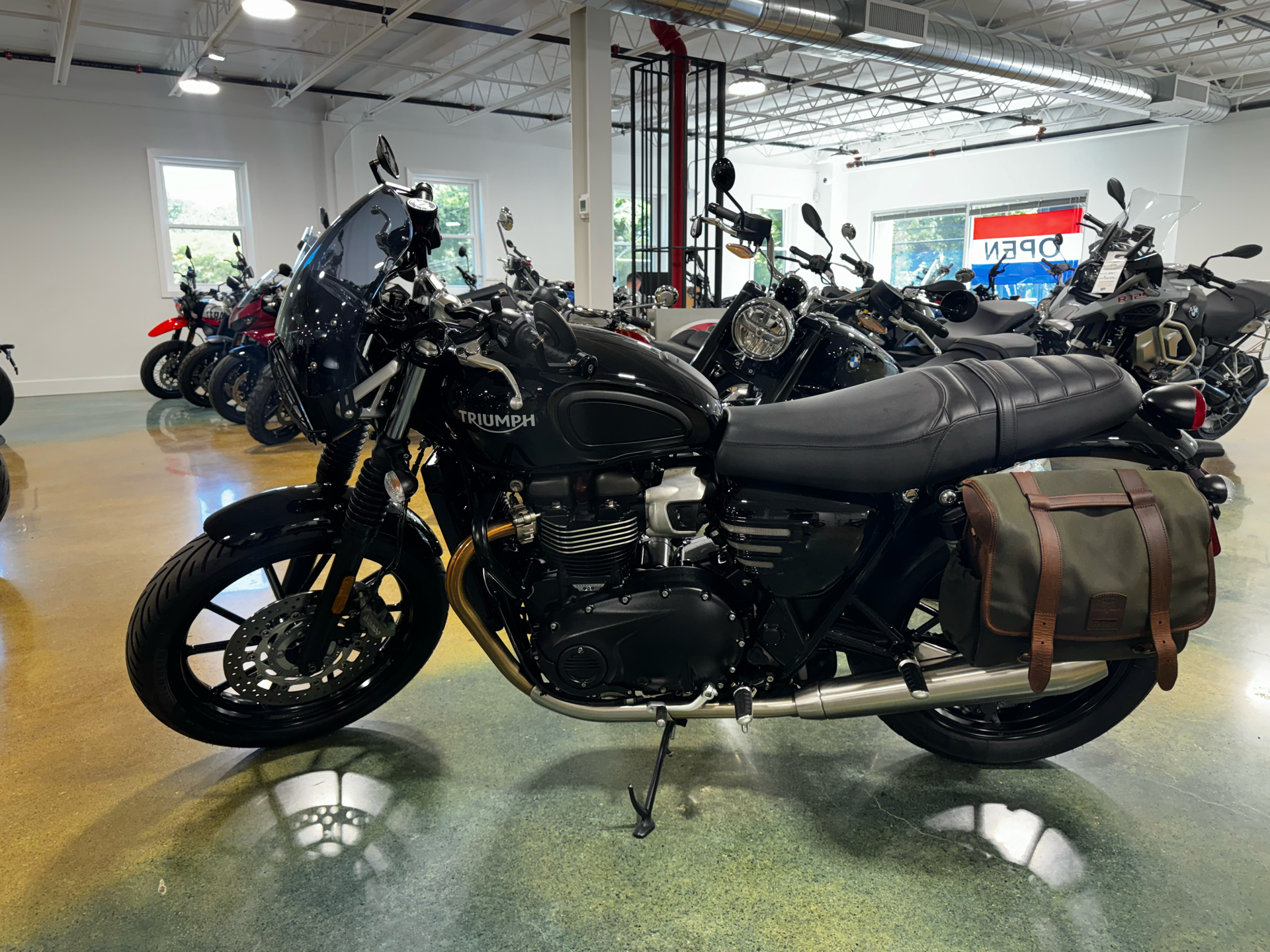 2022 Triumph Street Twin in Bala Cynwyd, Pennsylvania - Photo 4