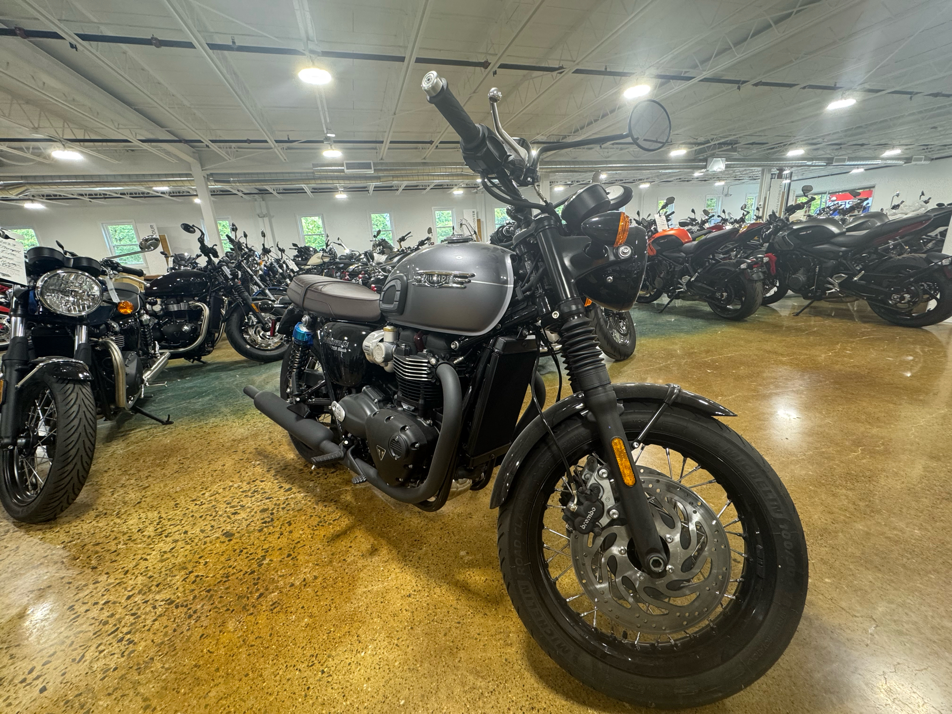 2024 Triumph Bonneville T120 Black in Bala Cynwyd, Pennsylvania - Photo 6