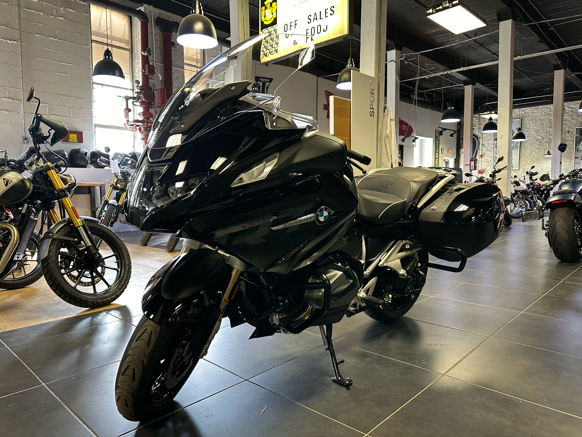 2022 BMW R 1250 RT in Philadelphia, Pennsylvania - Photo 2