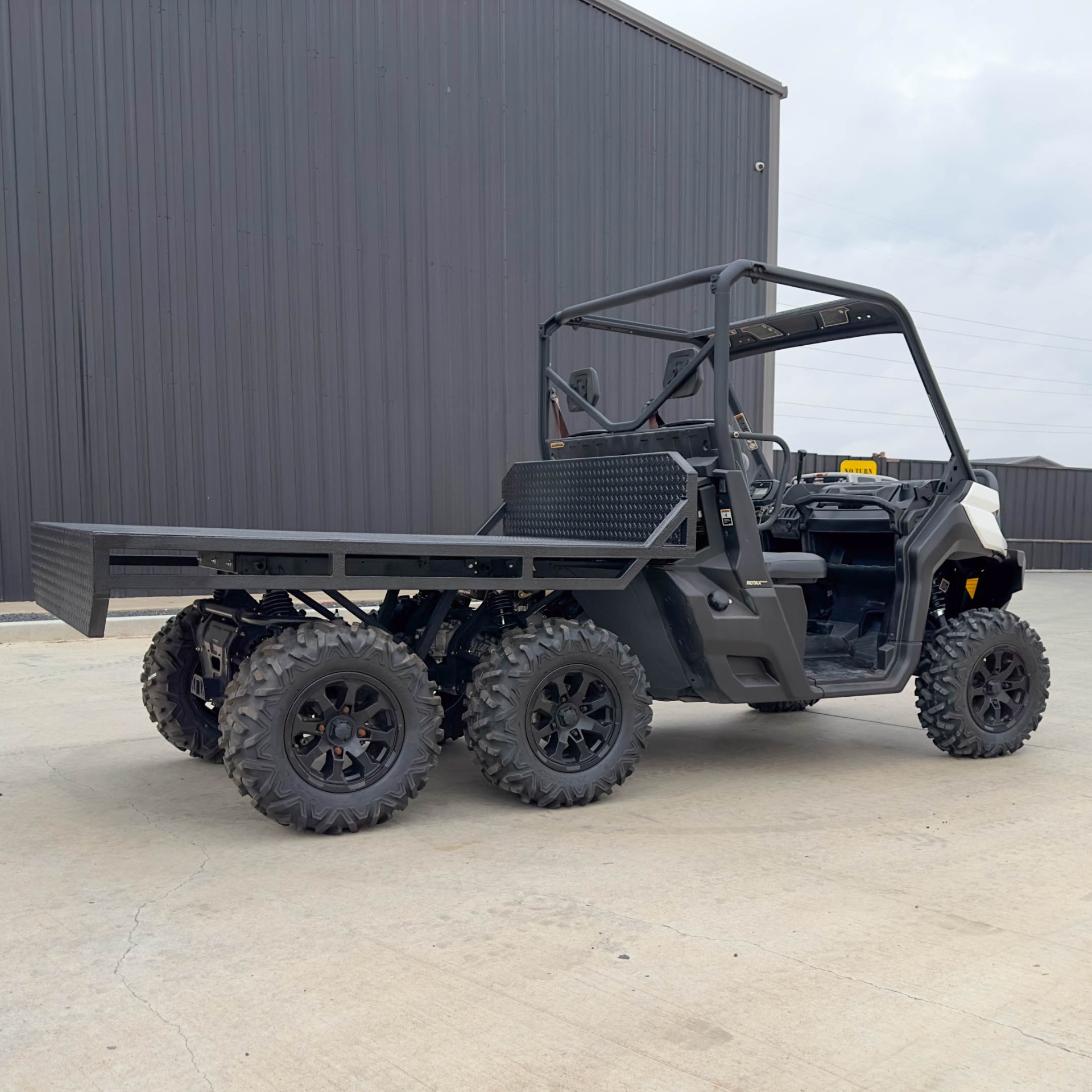 2020 Can-Am Defender 6x6 DPS HD10 in Amarillo, Texas - Photo 1