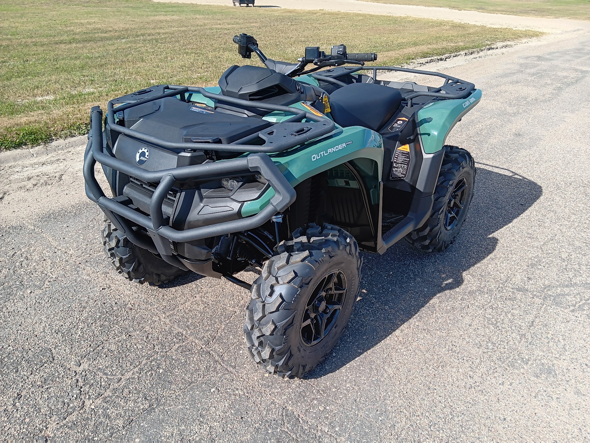 2025 Can-Am Outlander PRO XU HD7 in Devils Lake, North Dakota - Photo 2