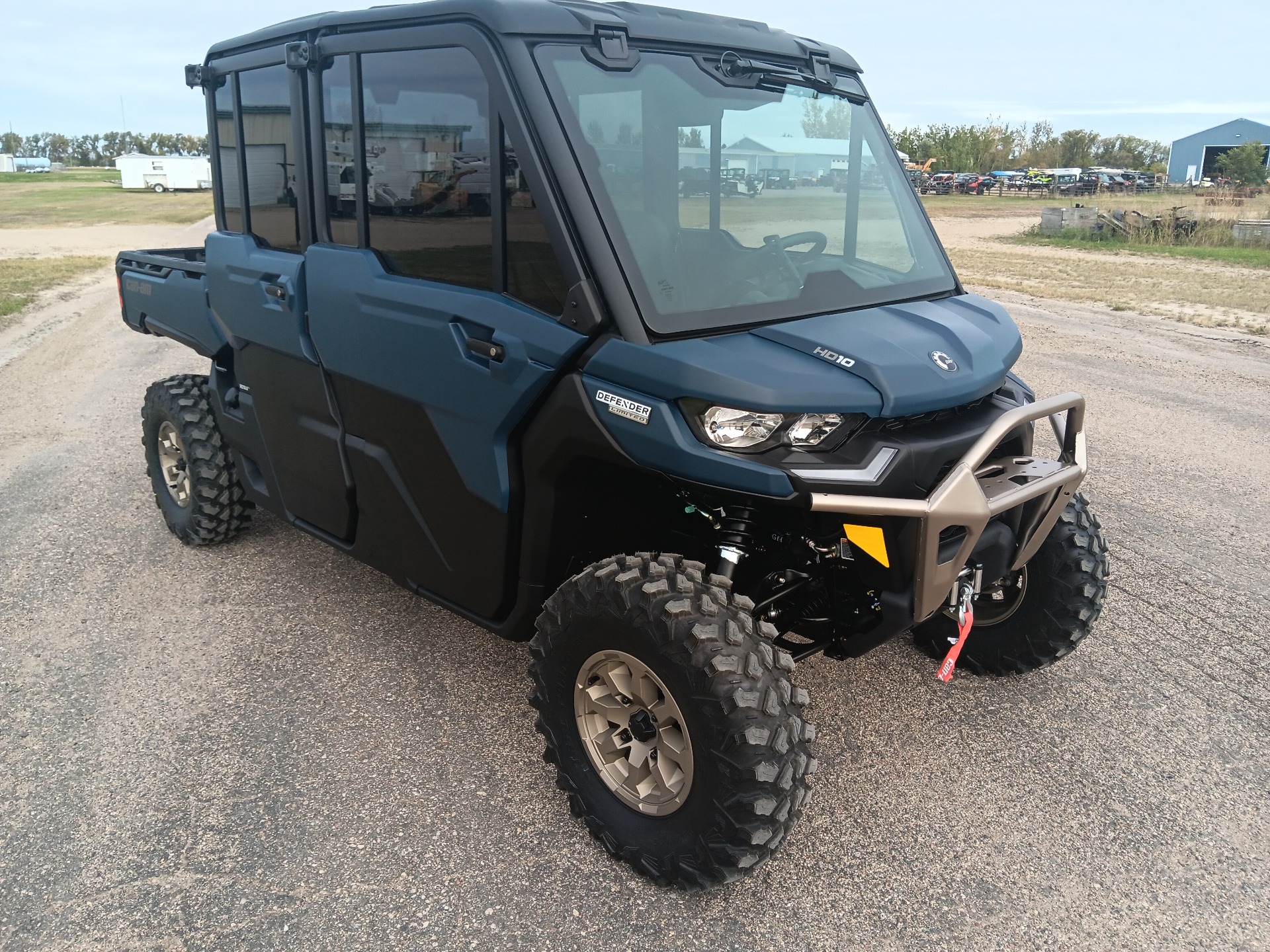 2025 Can-Am Defender MAX Limited in Devils Lake, North Dakota - Photo 1