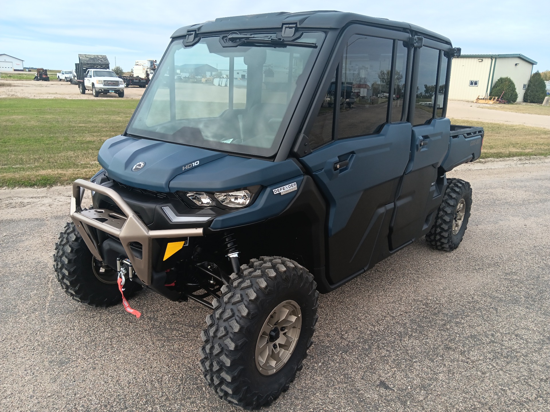 2025 Can-Am Defender MAX Limited in Devils Lake, North Dakota - Photo 2