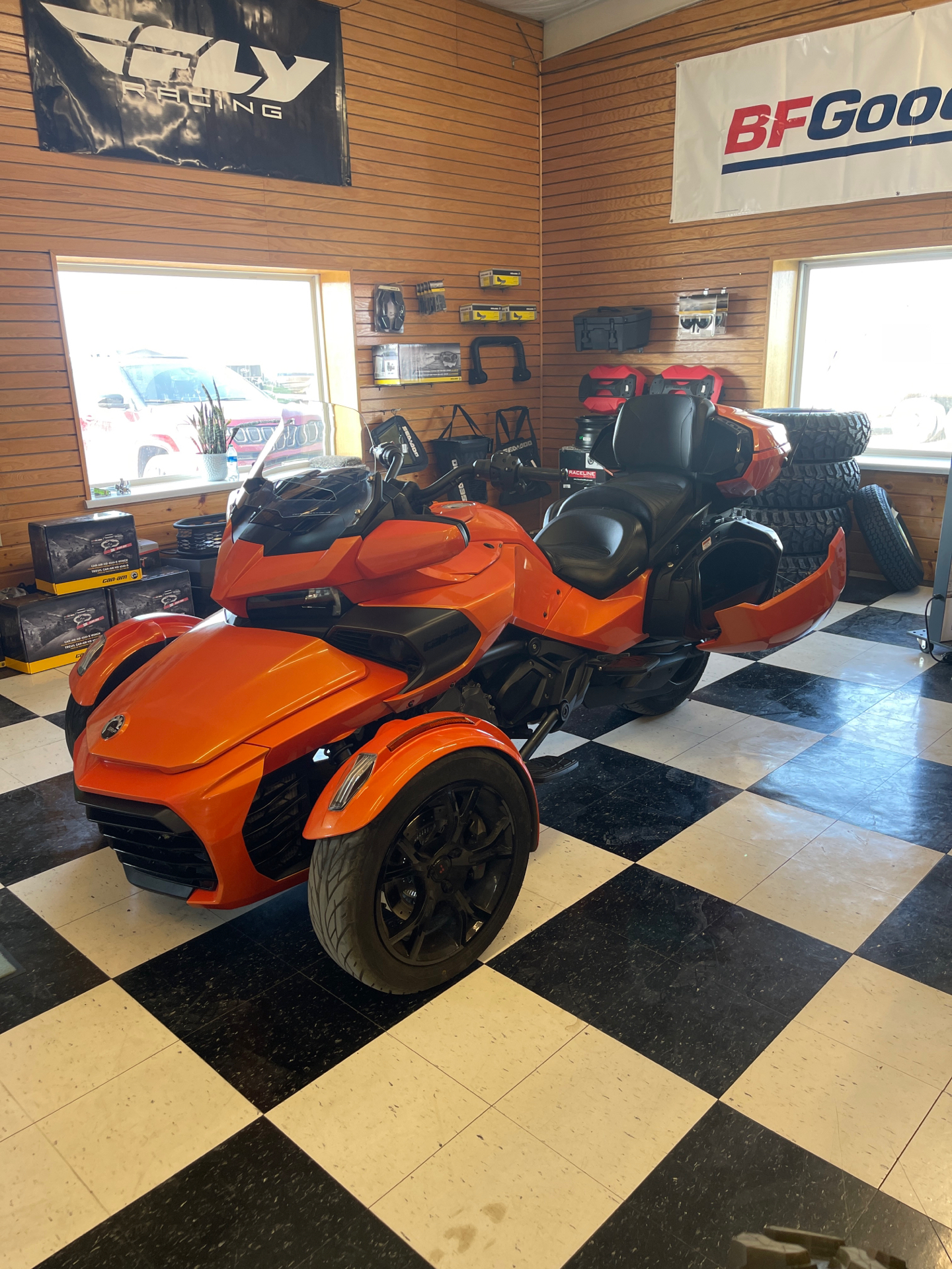 2019 Can-Am Spyder F3 Limited in Devils Lake, North Dakota - Photo 2