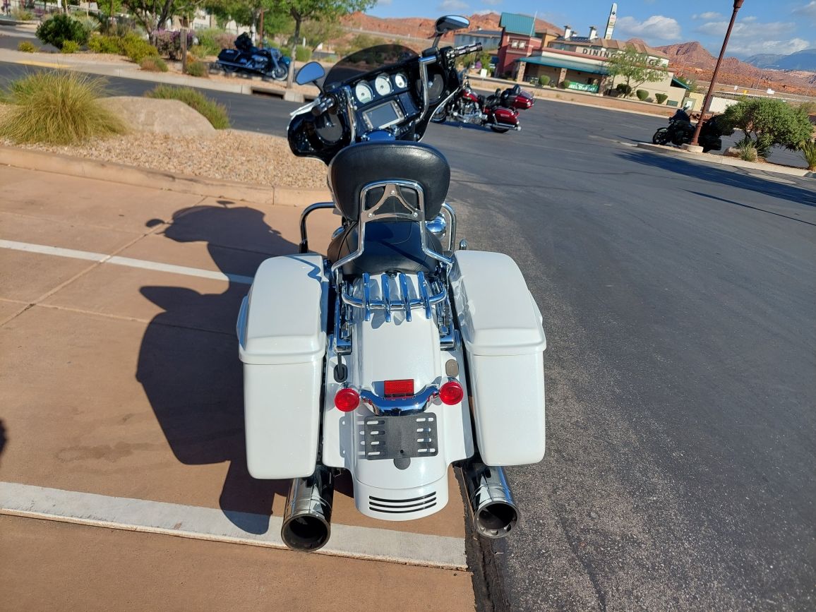 2017 Harley-Davidson Street Glide® Special in Washington, Utah - Photo 5