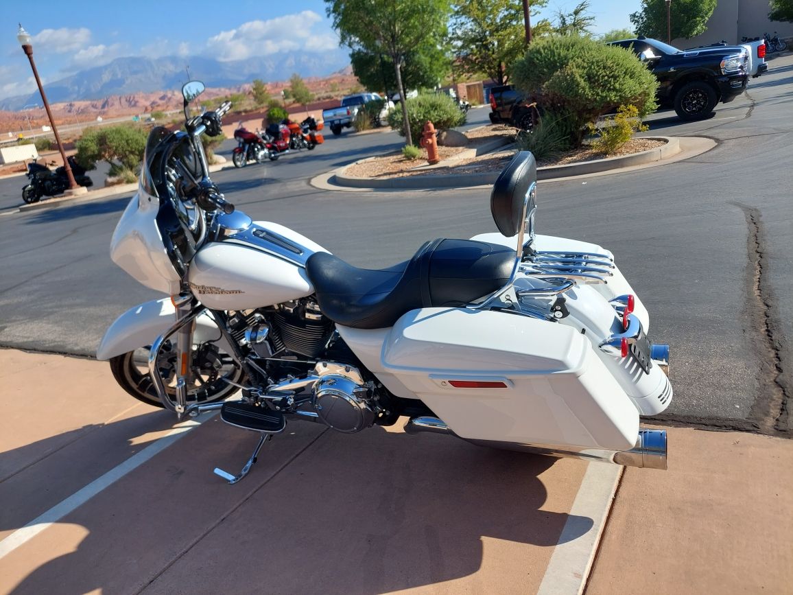 2017 Harley-Davidson Street Glide® Special in Washington, Utah - Photo 2