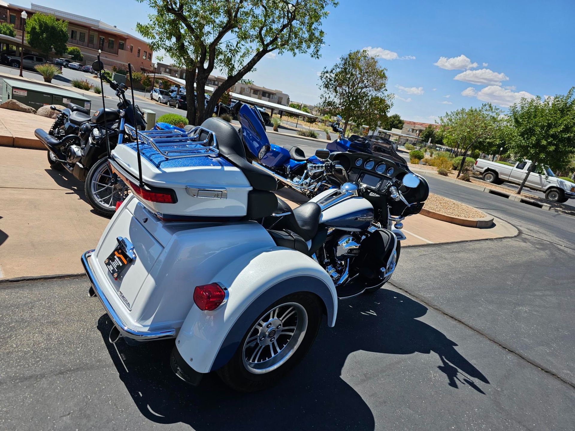 2015 Harley-Davidson Tri Glide® Ultra in Washington, Utah - Photo 2