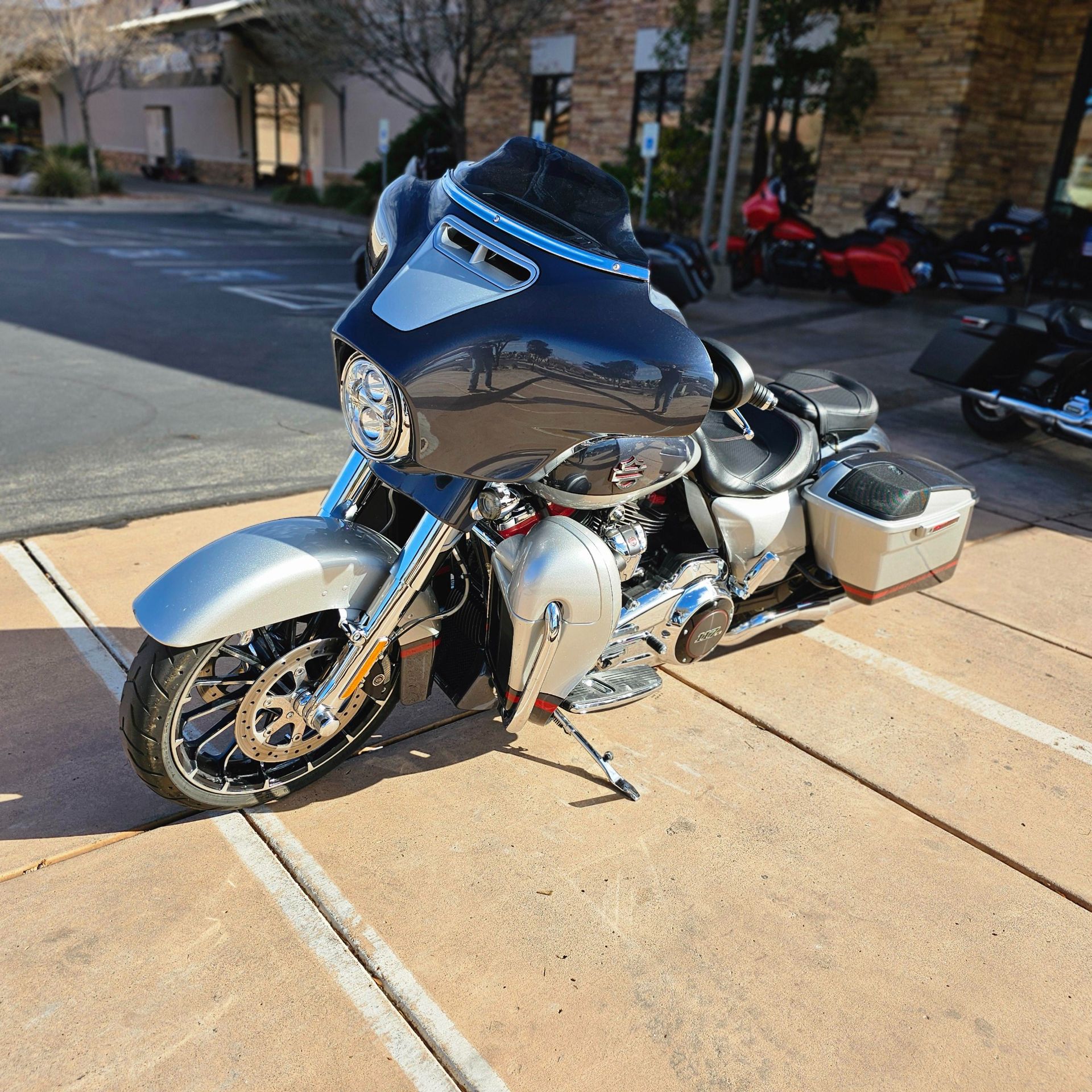 2019 Harley-Davidson CVO™ Street Glide® in Washington, Utah - Photo 5