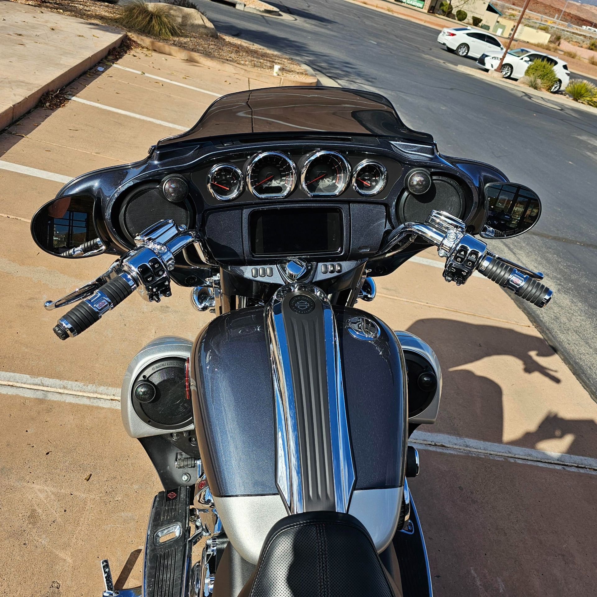 2019 Harley-Davidson CVO™ Street Glide® in Washington, Utah - Photo 13