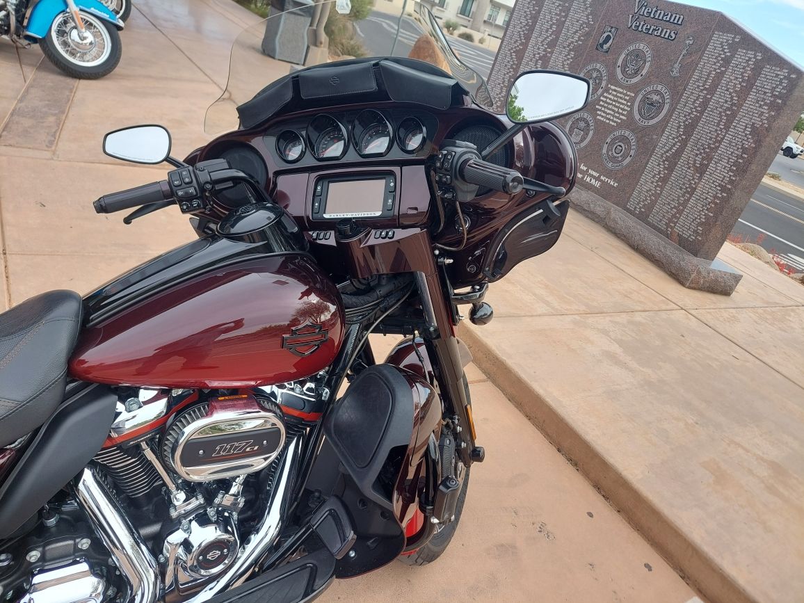 2018 Harley-Davidson CVO™ Limited in Washington, Utah - Photo 2