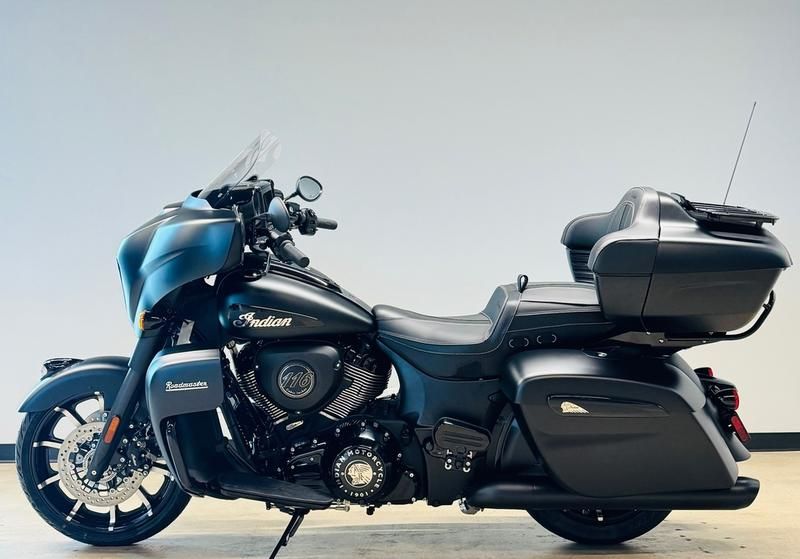 2024 Indian Motorcycle Roadmaster® Dark Horse® in Austin, Texas - Photo 6