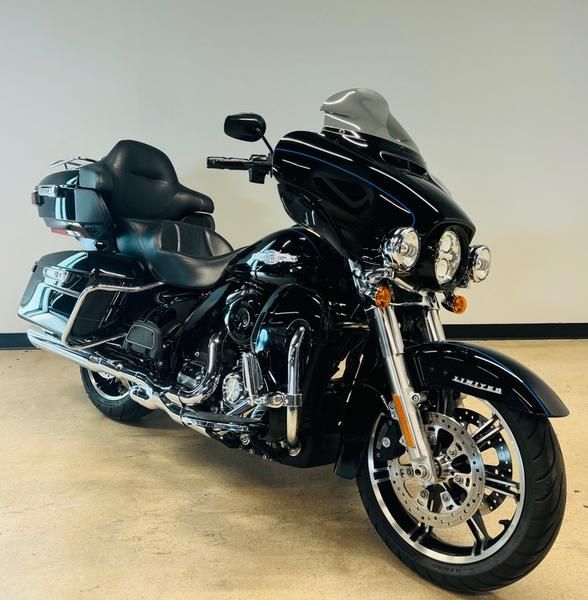 2020 Harley-Davidson Ultra Limited in Austin, Texas - Photo 2