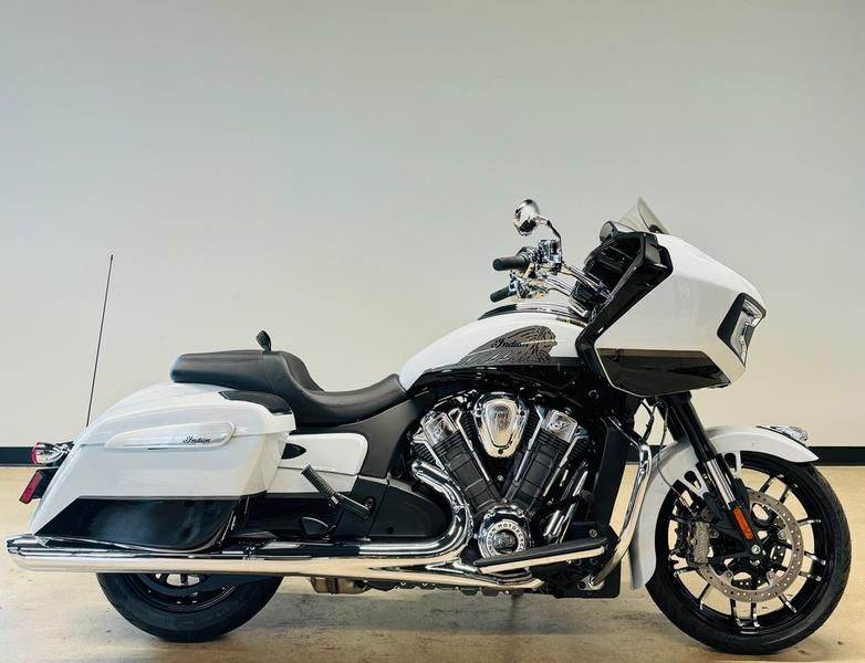 2024 Indian Motorcycle Challenger® Limited with PowerBand Audio Package in Boerne, Texas - Photo 1