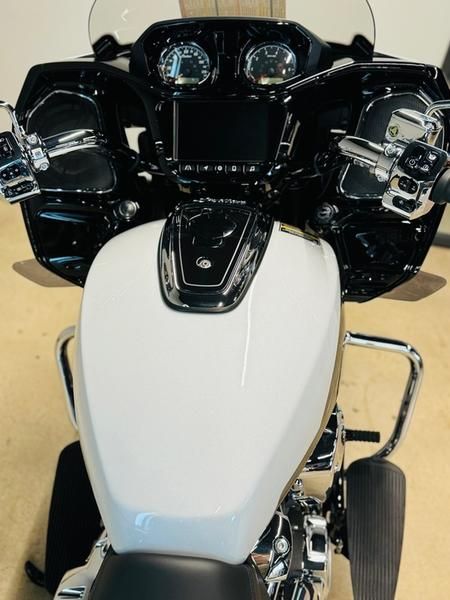 2024 Indian Motorcycle Challenger® Limited with PowerBand Audio Package in Boerne, Texas - Photo 5