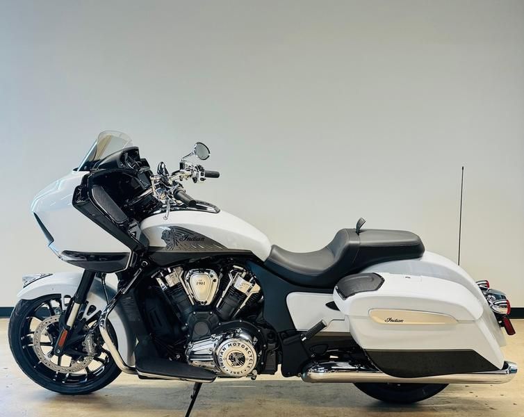 2024 Indian Motorcycle Challenger® Limited with PowerBand Audio Package in Boerne, Texas - Photo 8