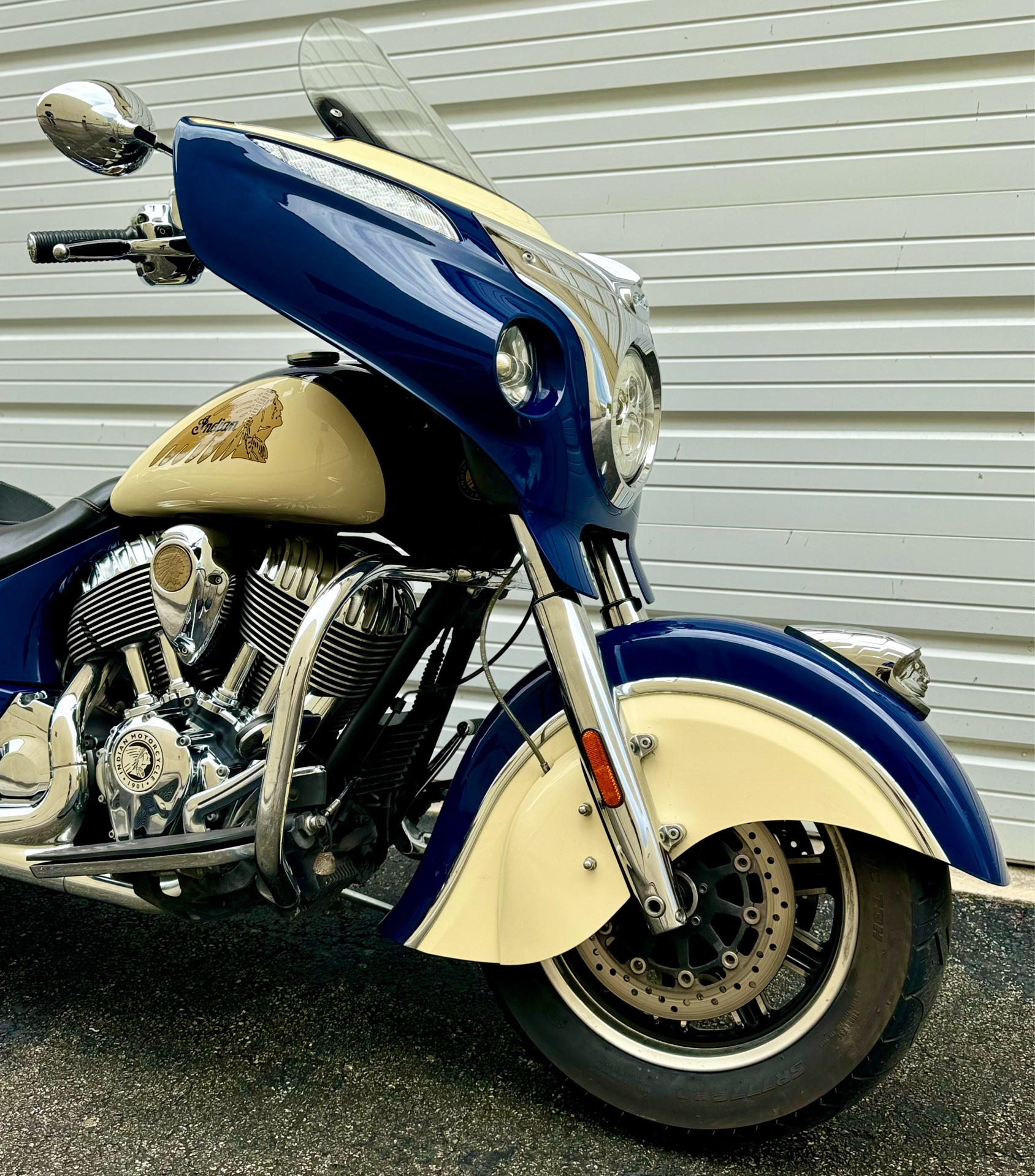 2015 Indian Motorcycle Chieftain® in Boerne, Texas - Photo 2