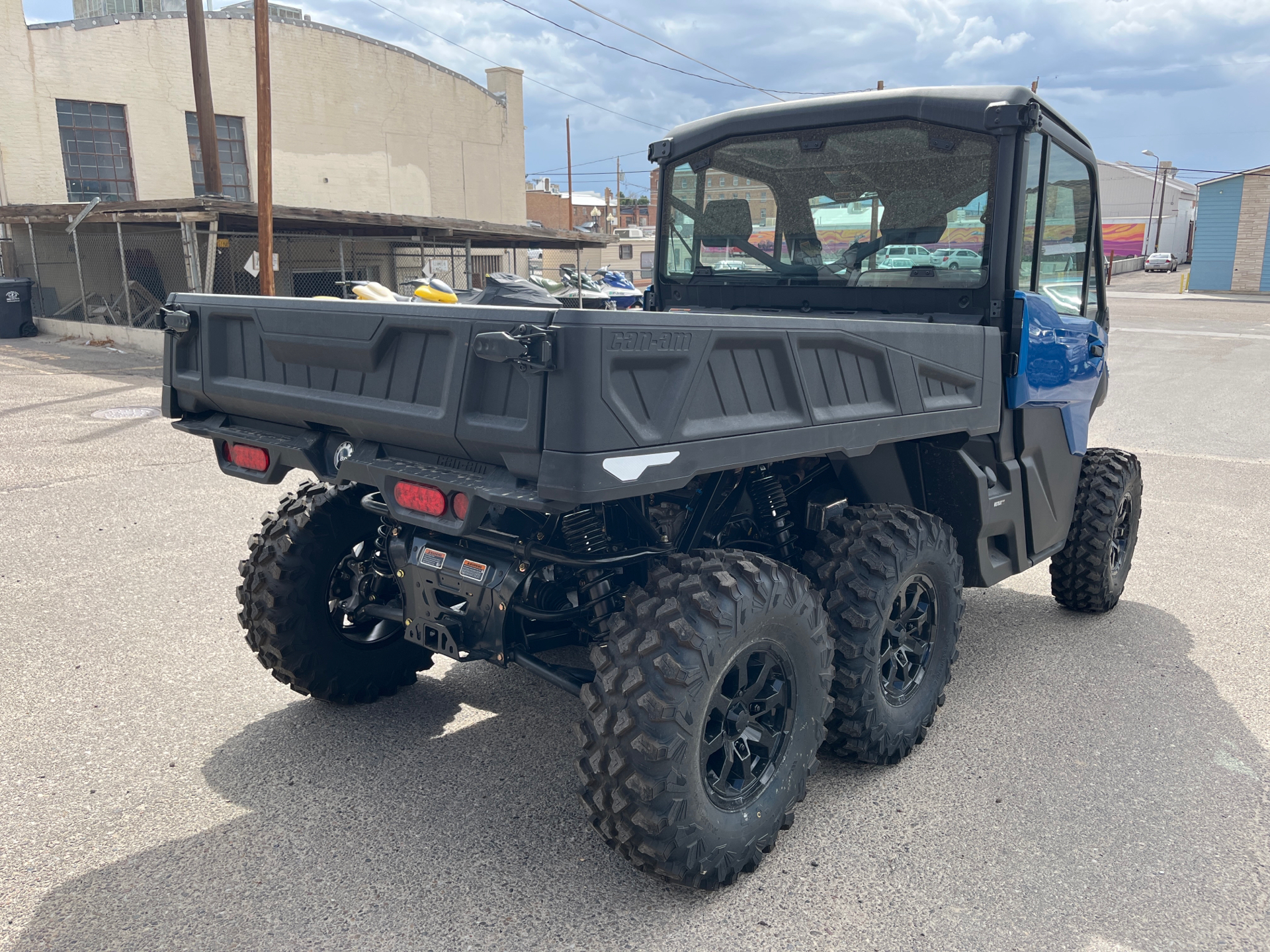 2023 Can-Am Defender 6x6 CAB Limited in Rock Springs, Wyoming - Photo 3