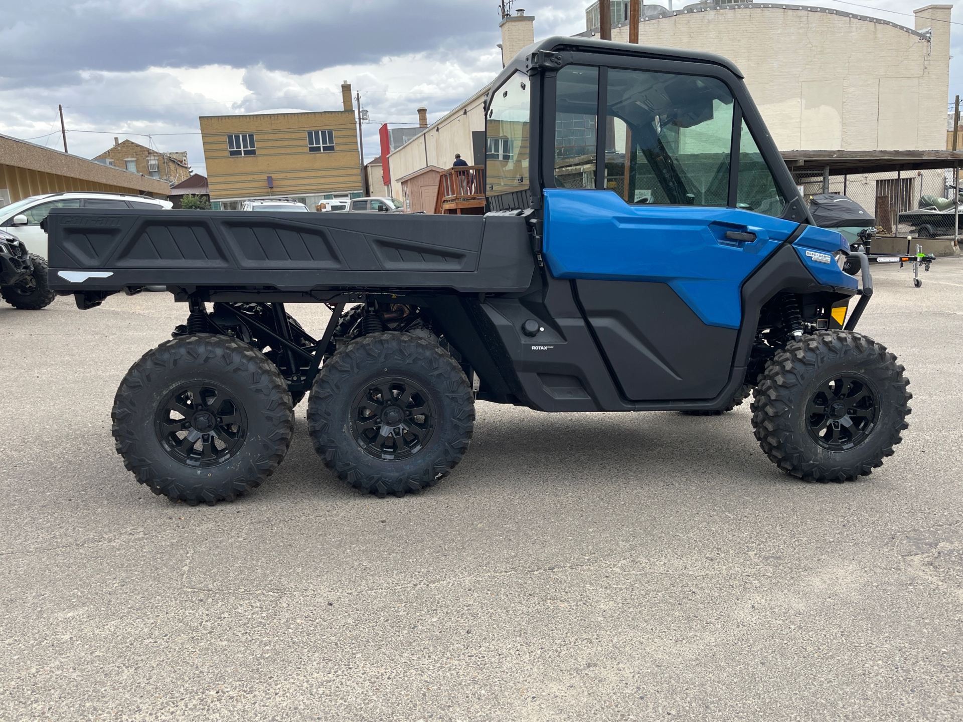 2023 Can-Am Defender 6x6 CAB Limited in Rock Springs, Wyoming - Photo 4